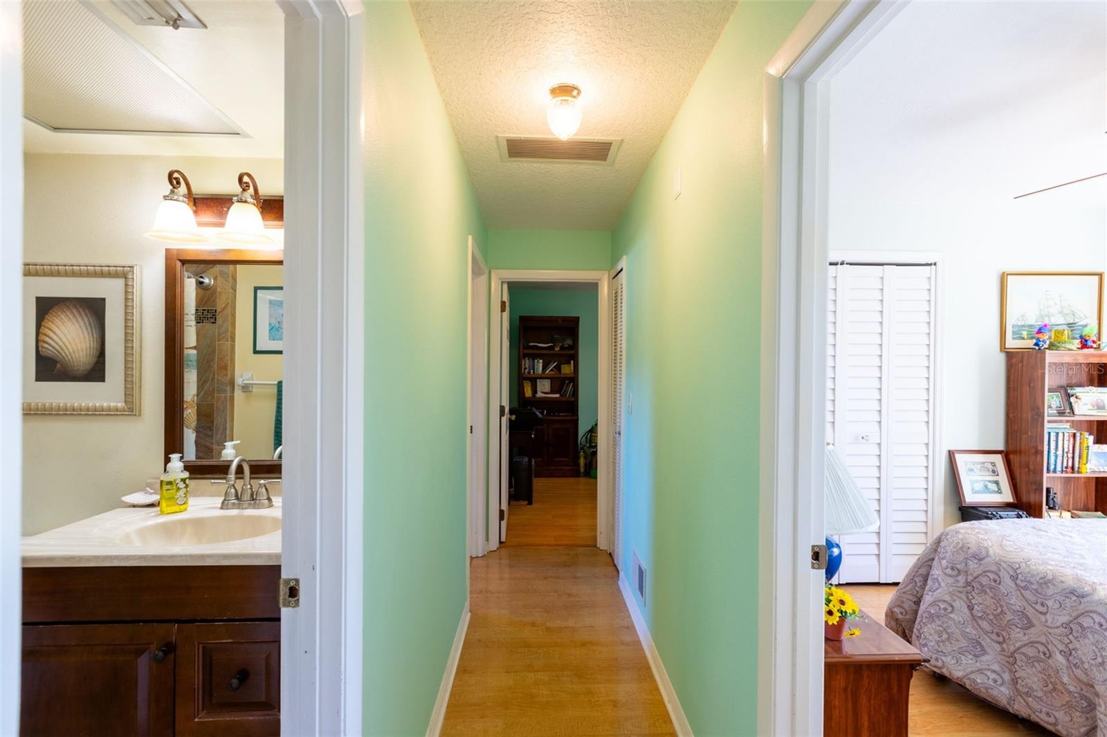 Image 20 of 56 For 258 Cambridge Drive