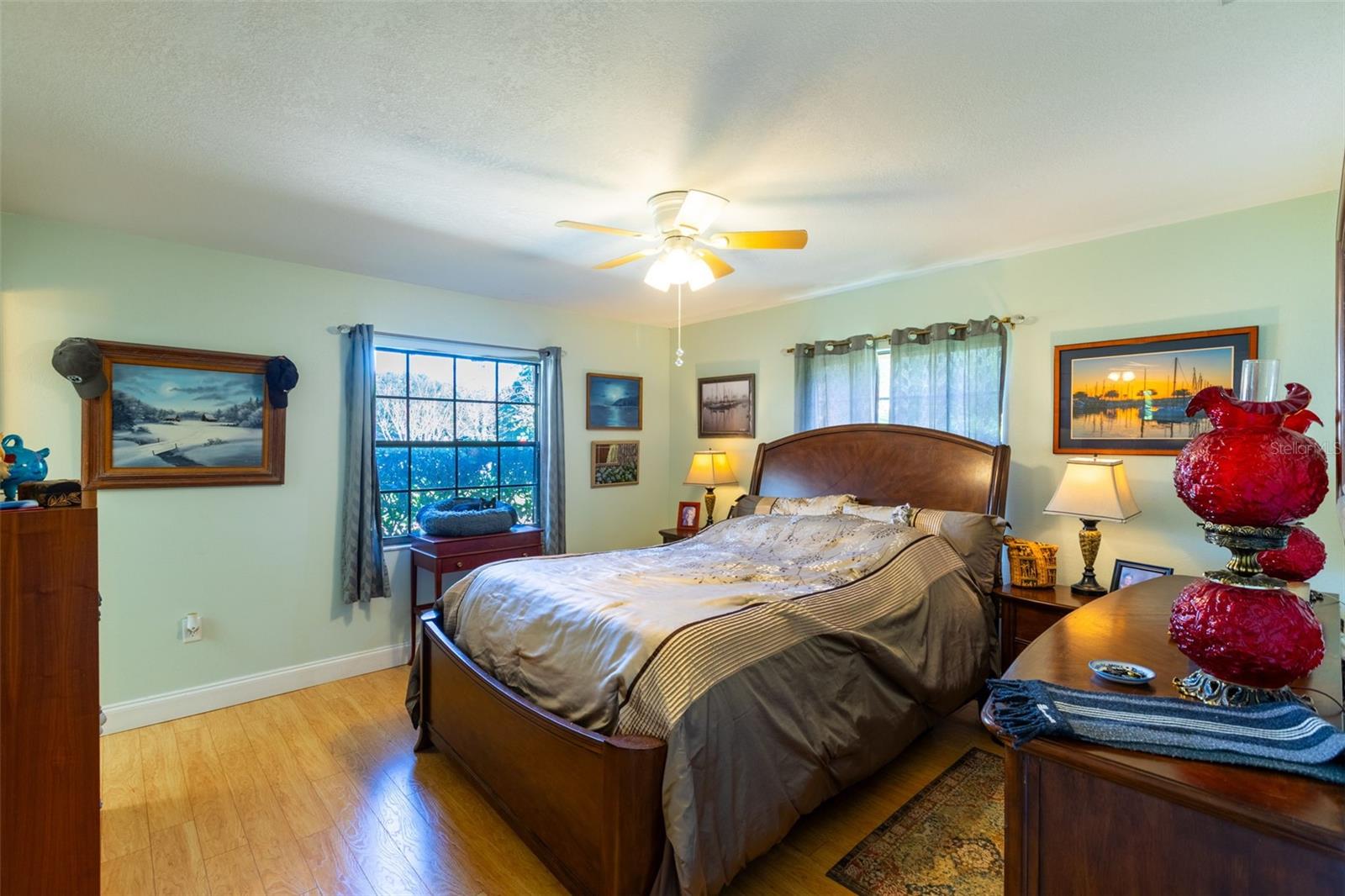 Image 22 of 56 For 258 Cambridge Drive