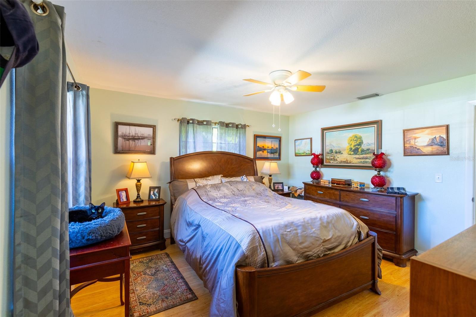 Image 23 of 56 For 258 Cambridge Drive