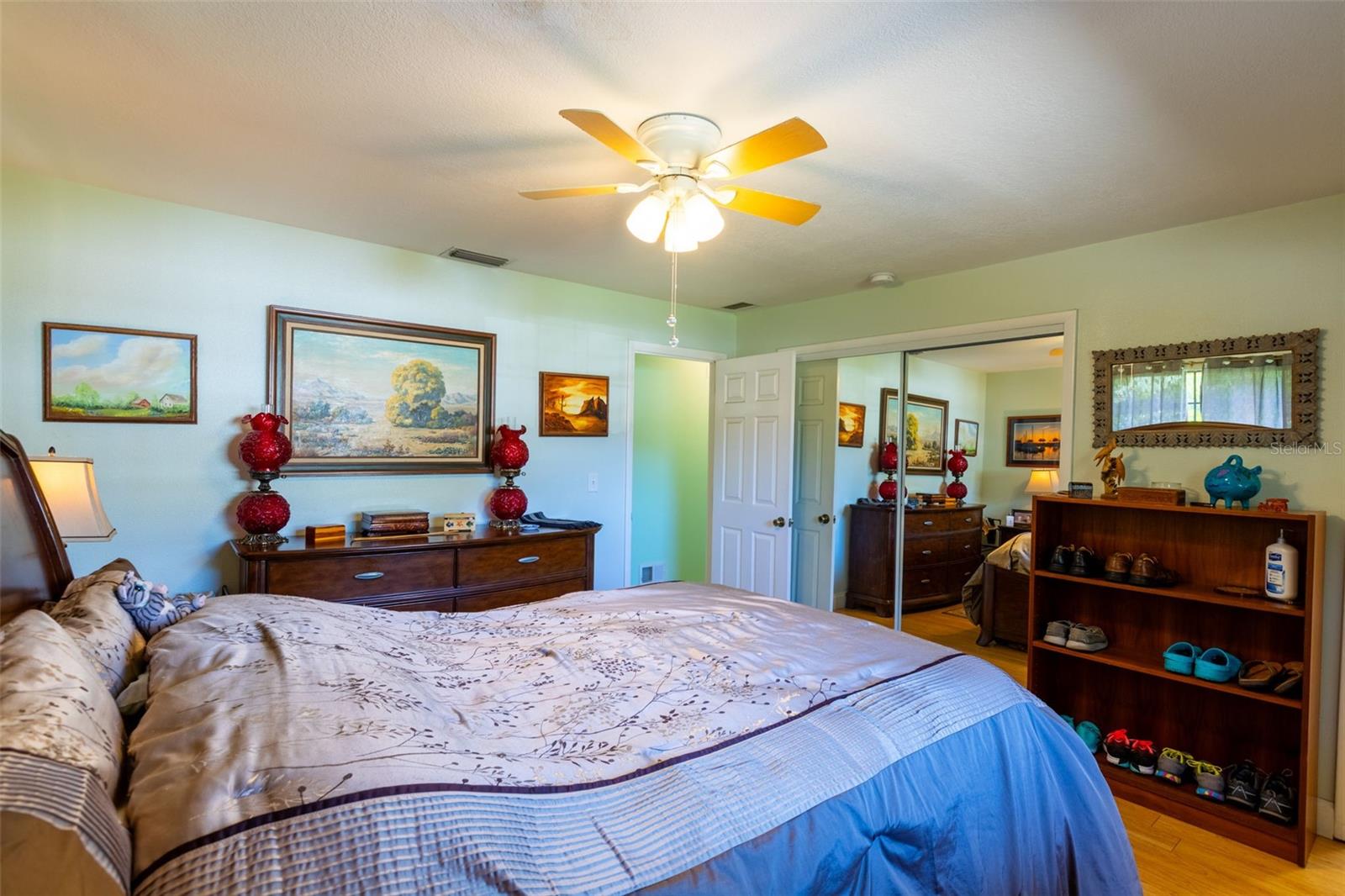 Image 24 of 56 For 258 Cambridge Drive