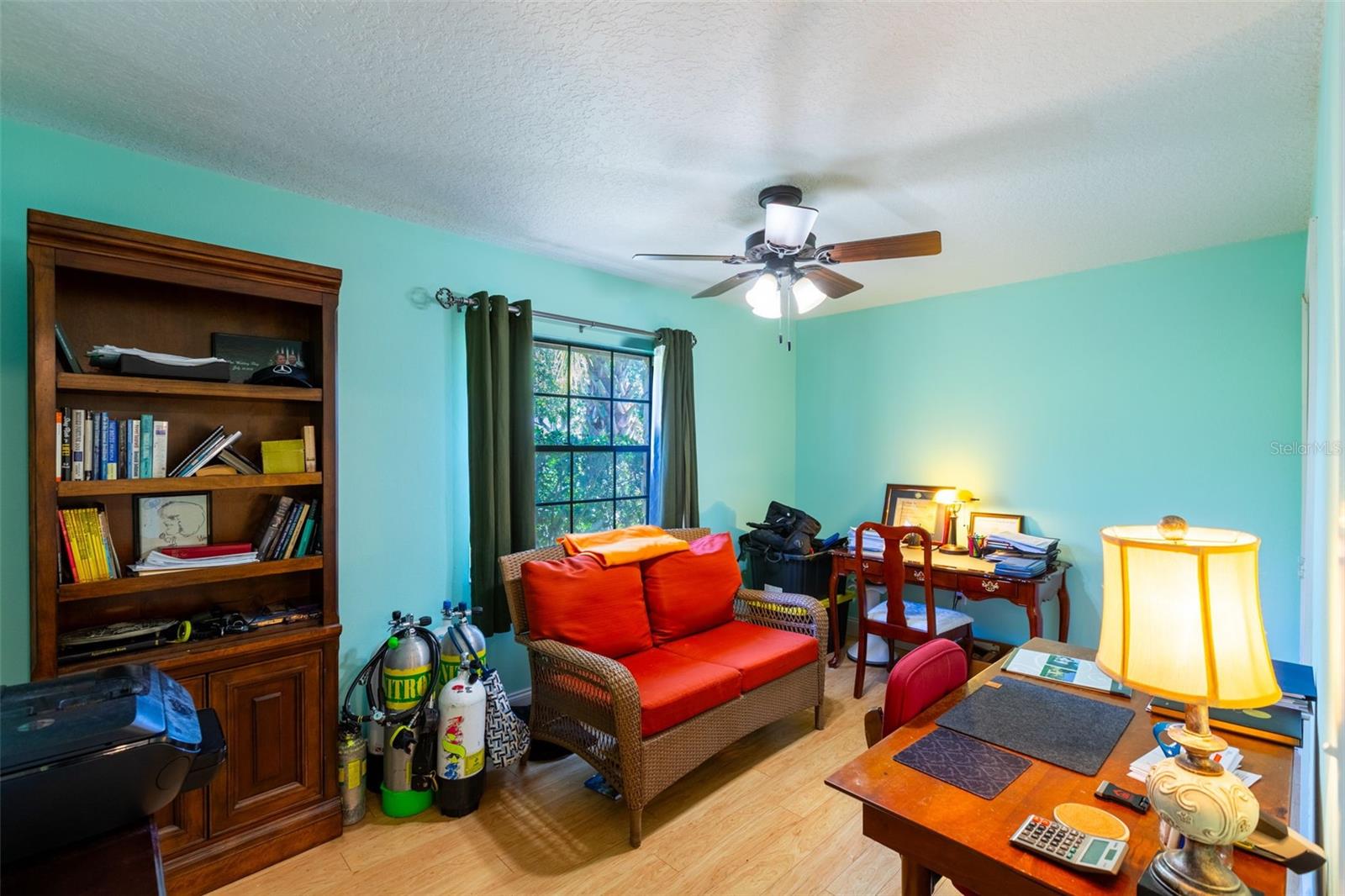 Image 27 of 56 For 258 Cambridge Drive