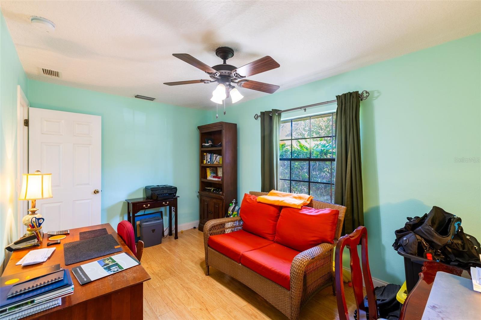 Image 29 of 56 For 258 Cambridge Drive