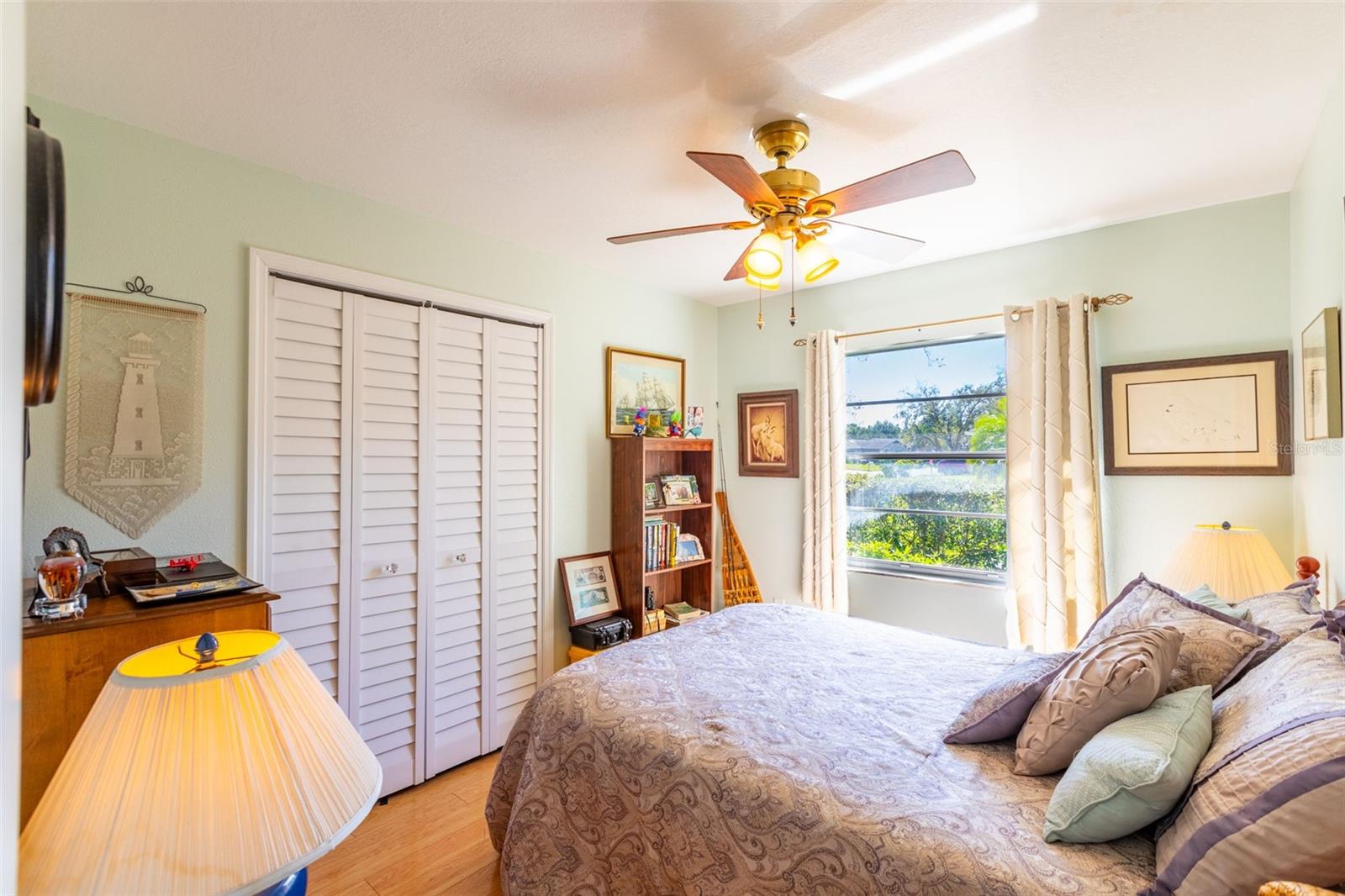 Image 30 of 56 For 258 Cambridge Drive