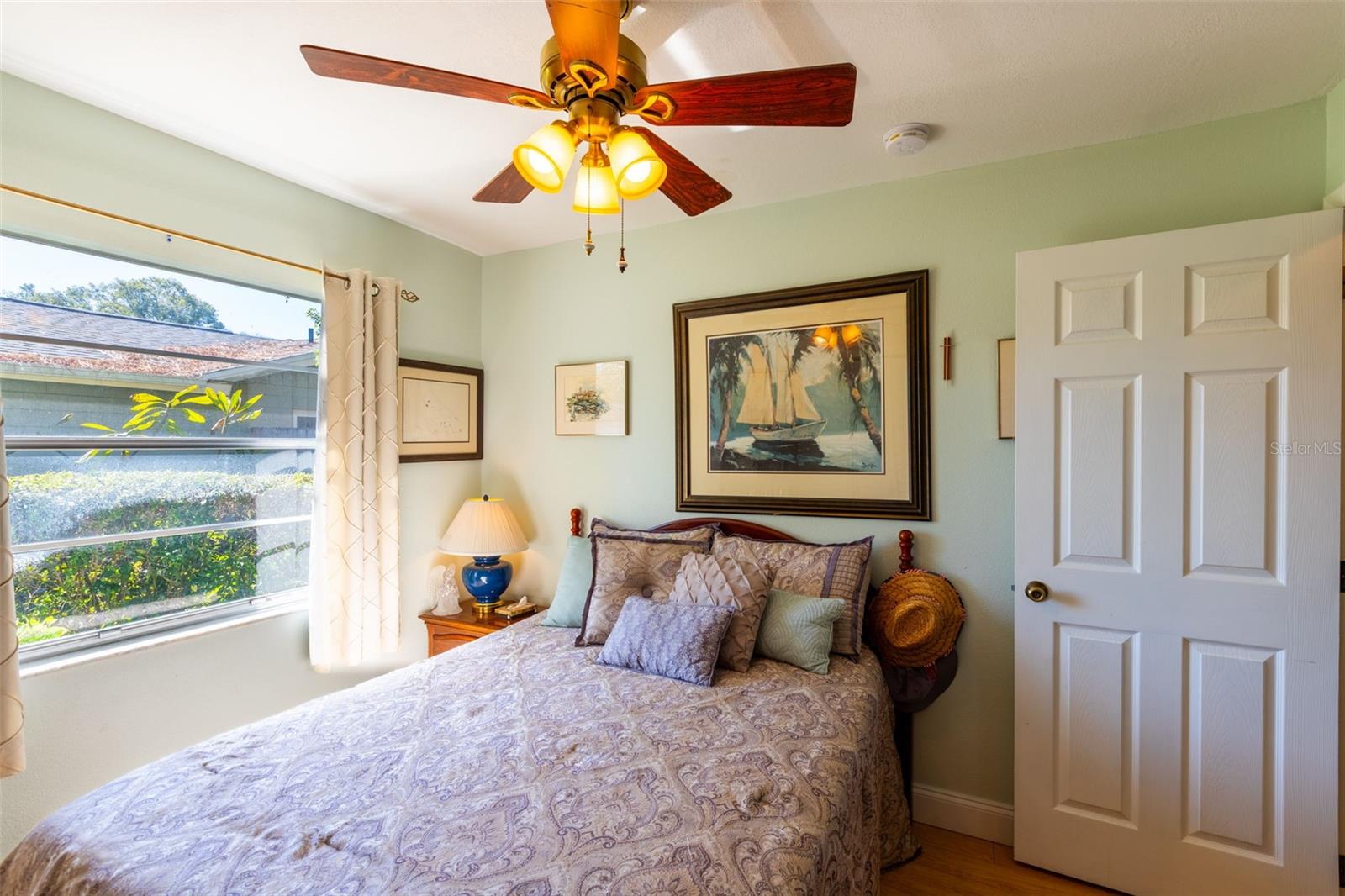 Image 31 of 56 For 258 Cambridge Drive