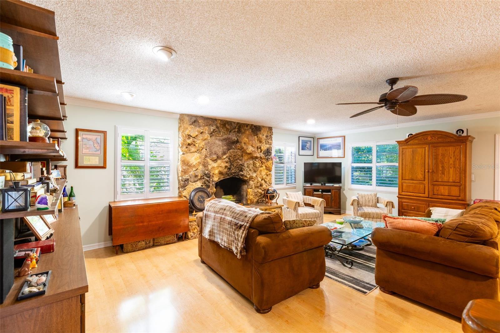 Image 7 of 56 For 258 Cambridge Drive