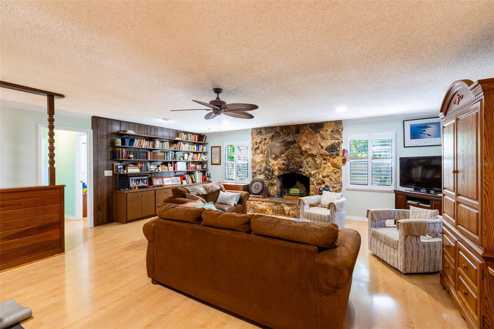 Image 8 of 56 For 258 Cambridge Drive