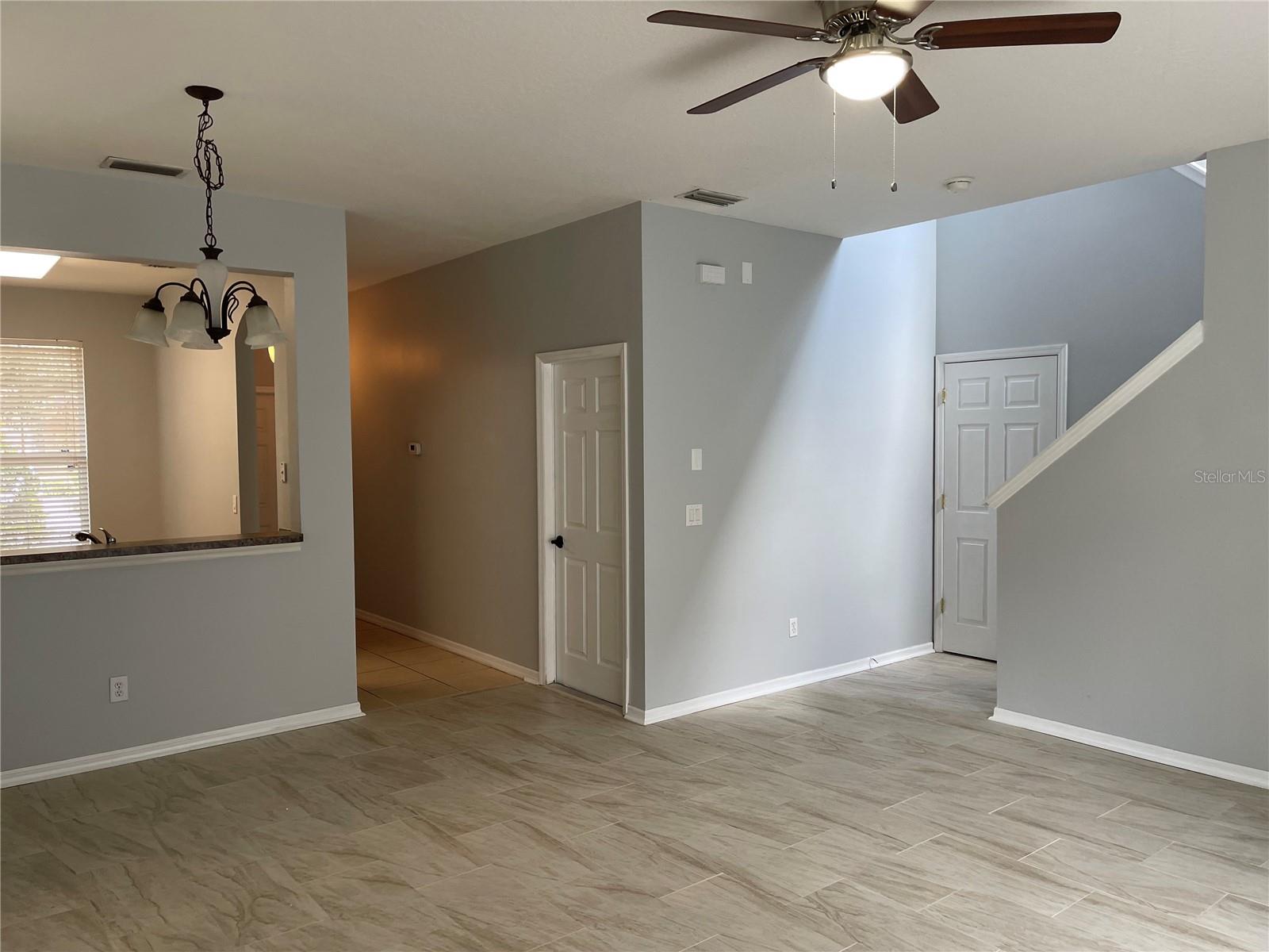 Listing photo id 8 for 2061 Retreat View Circle