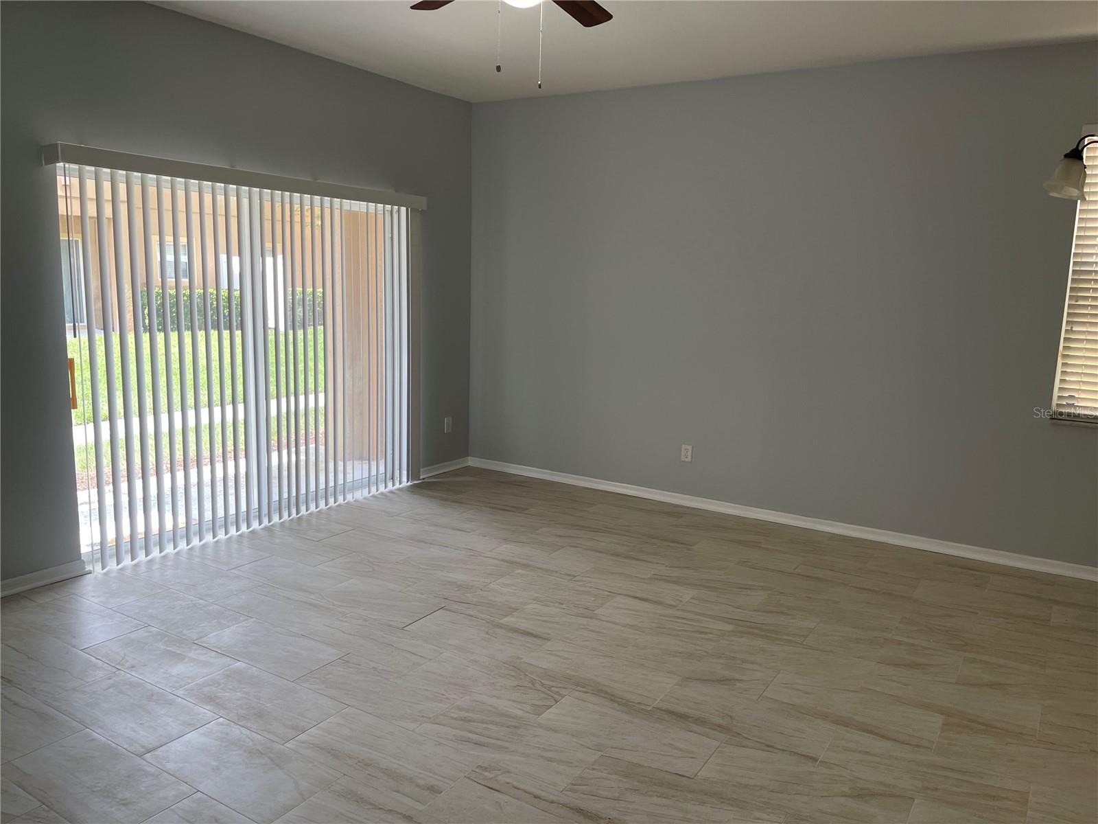 Listing photo id 9 for 2061 Retreat View Circle