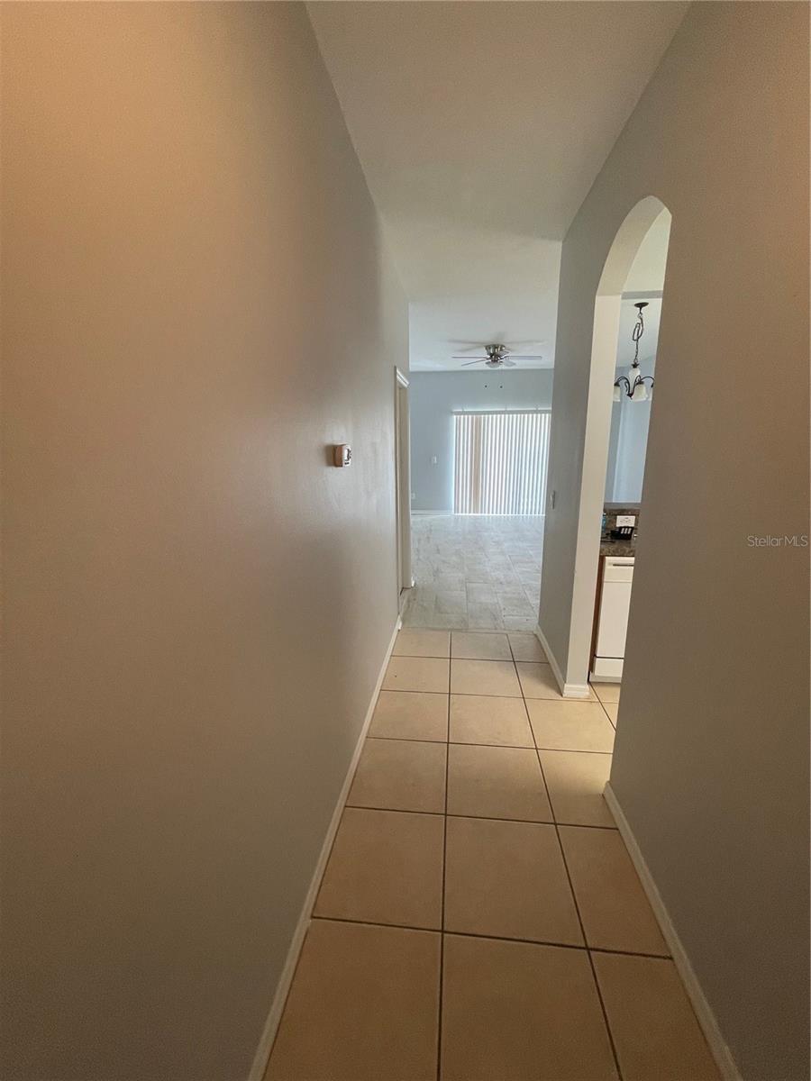 Listing photo id 3 for 2061 Retreat View Circle