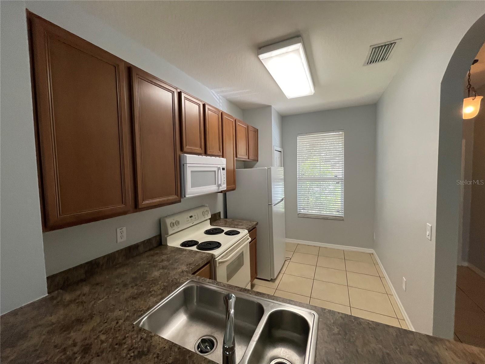 Listing photo id 5 for 2061 Retreat View Circle