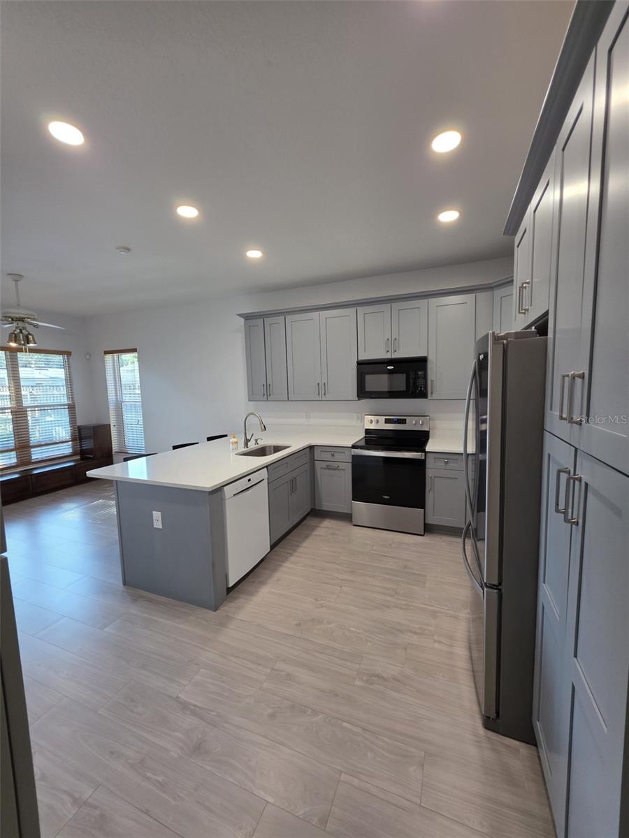 Image 11 of 31 For 1892 White Avenue