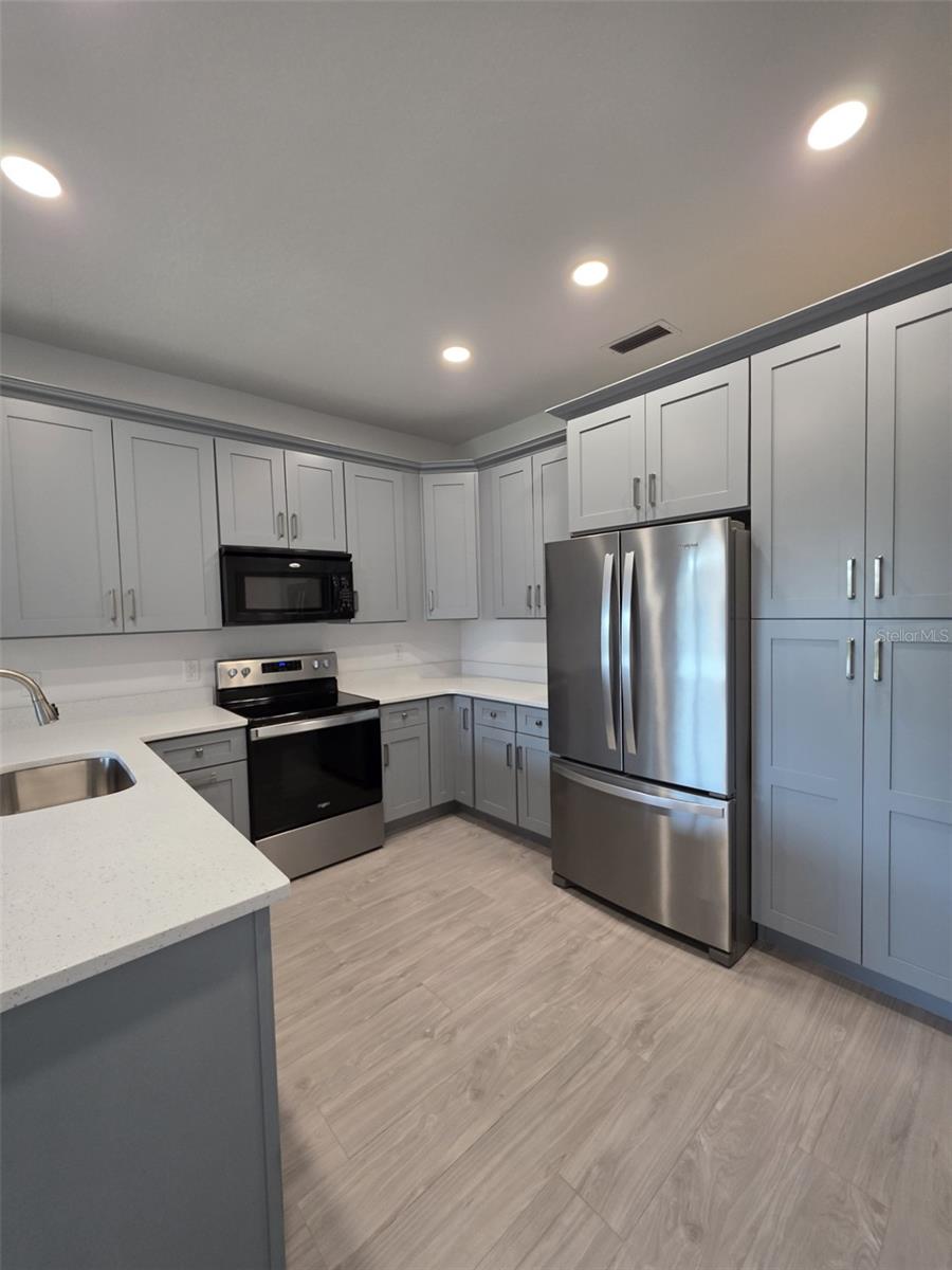 Image 12 of 31 For 1892 White Avenue