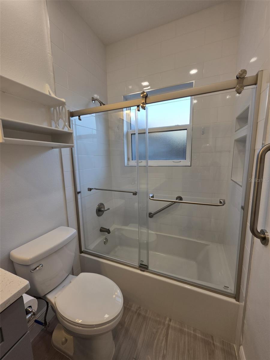 Image 18 of 31 For 1892 White Avenue