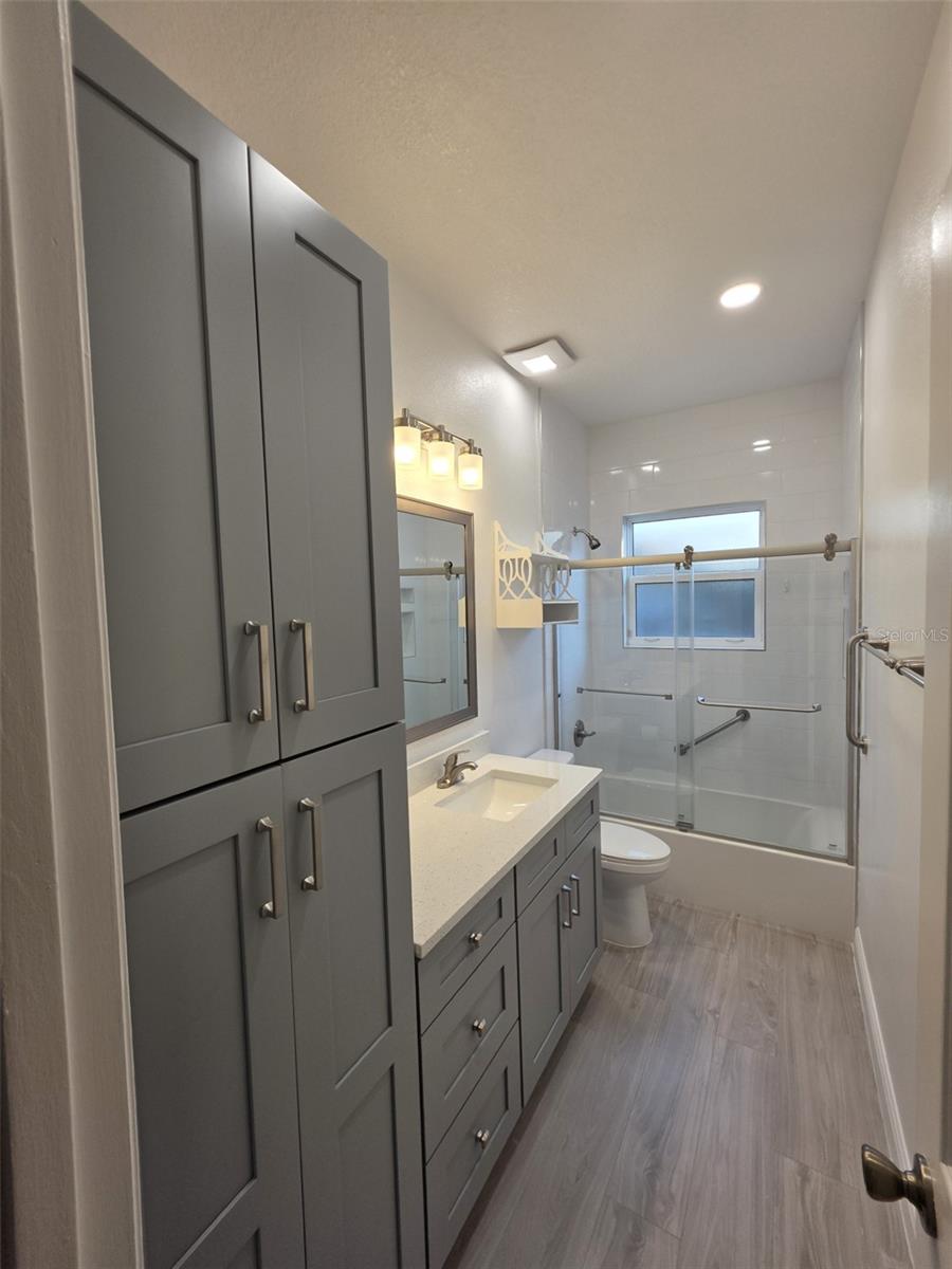 Image 19 of 31 For 1892 White Avenue