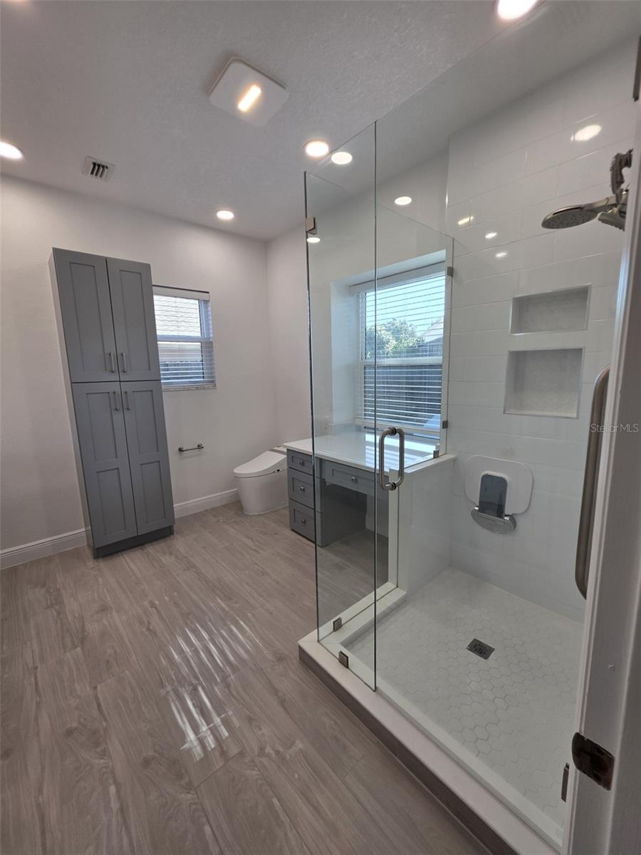 Image 23 of 31 For 1892 White Avenue