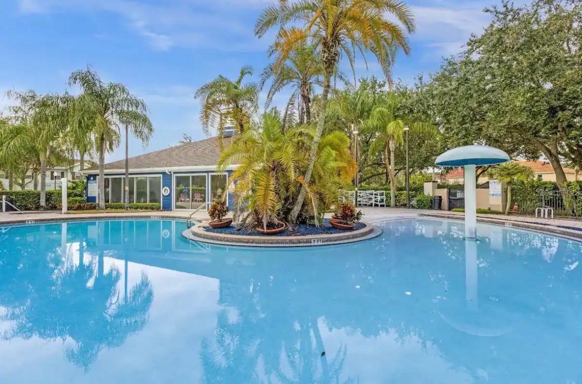 Image 2 of 13 For 5360 Diplomat Court 105