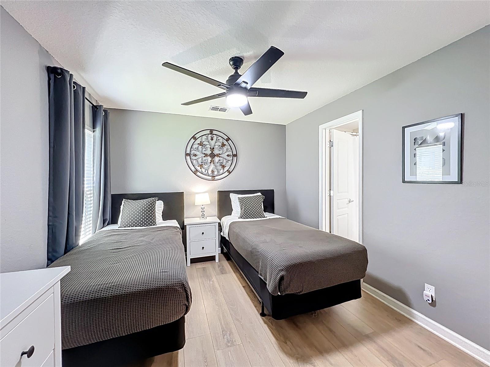 Image 52 of 100 For 7749 Teascone Boulevard