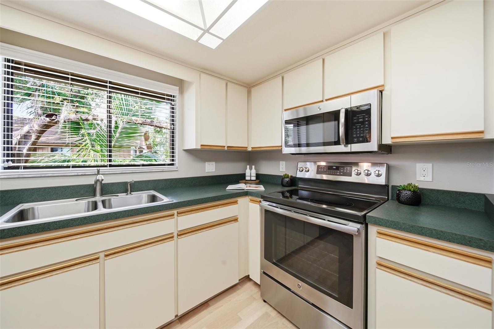 Image 12 of 29 For 542 Woodfire Way