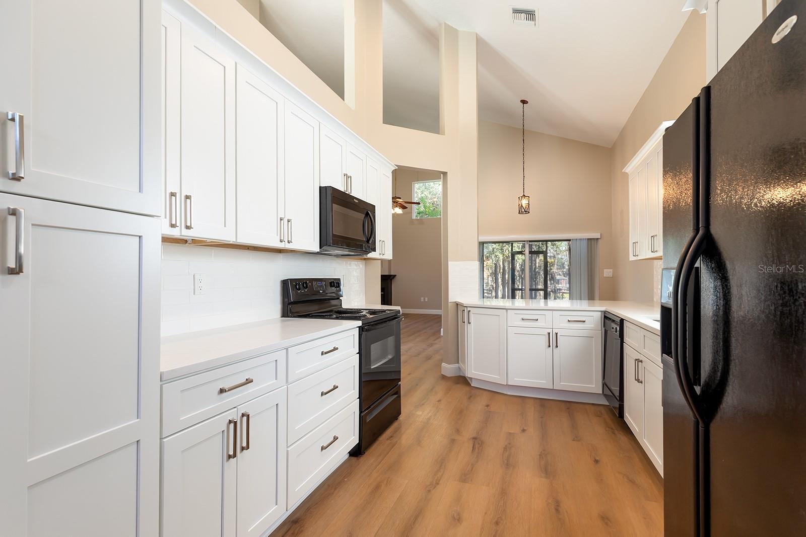 Image 10 of 46 For 11021 Versailles Boulevard