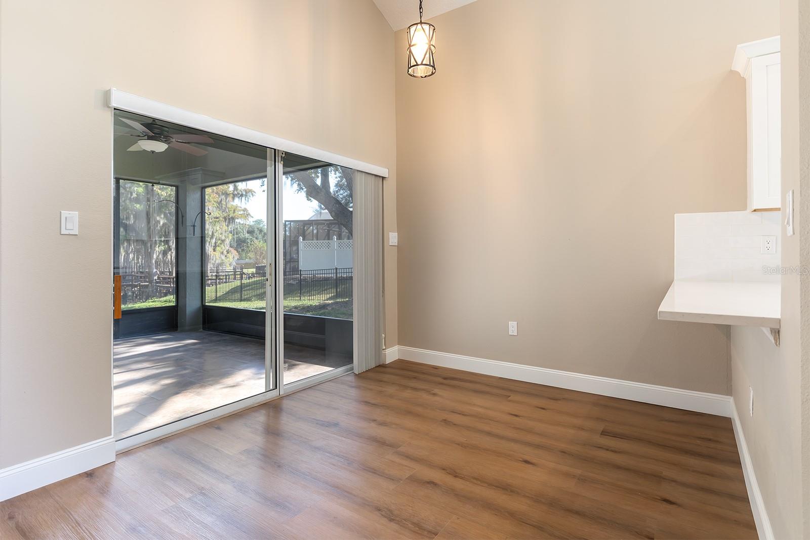 Image 11 of 46 For 11021 Versailles Boulevard