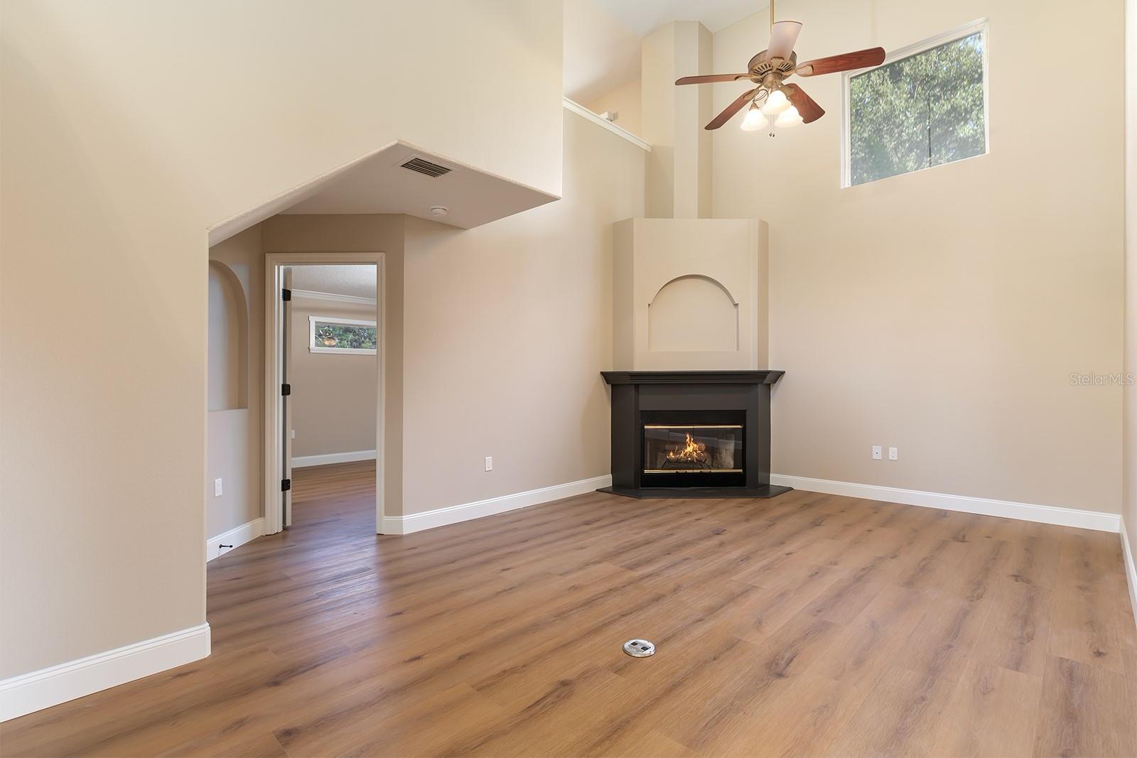 Image 13 of 46 For 11021 Versailles Boulevard