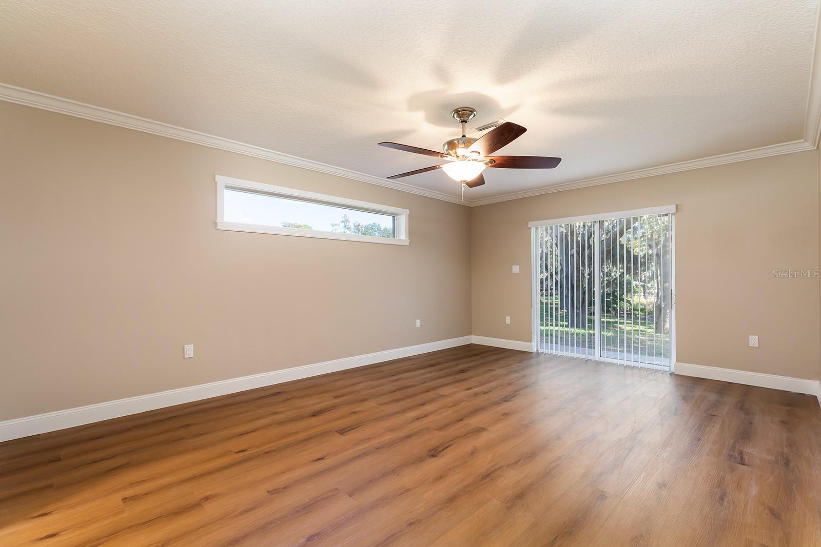 Image 15 of 46 For 11021 Versailles Boulevard