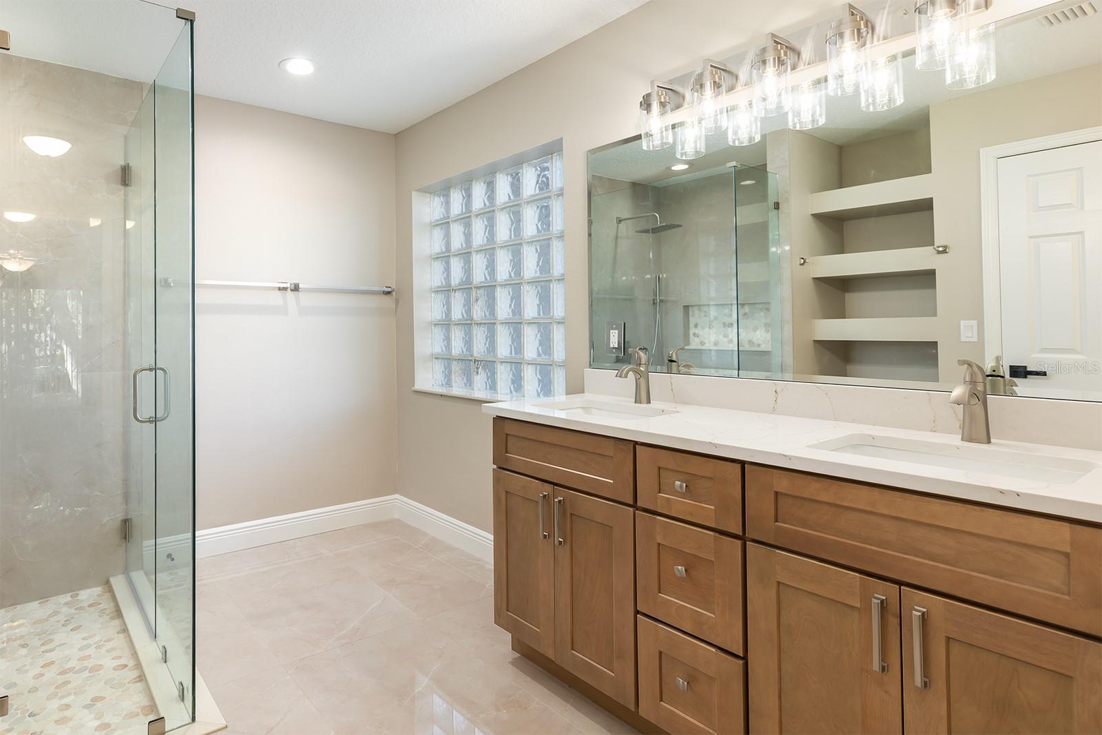 Image 16 of 46 For 11021 Versailles Boulevard