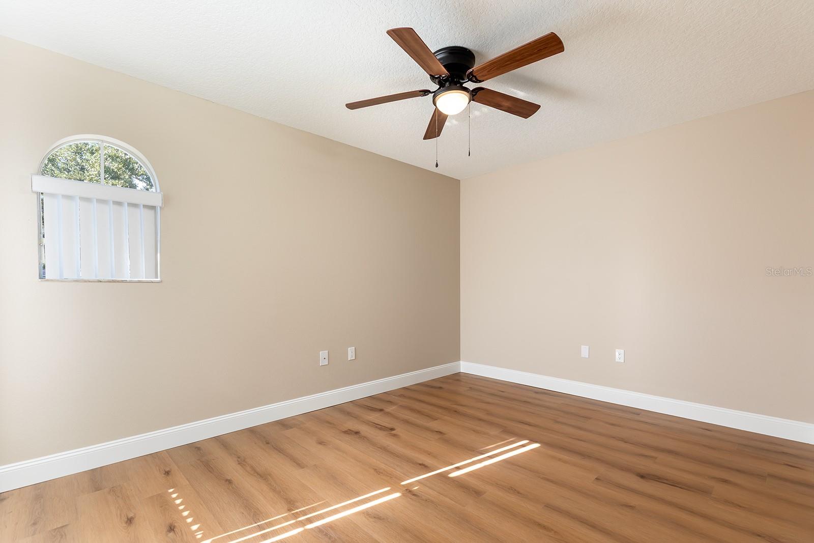 Image 21 of 46 For 11021 Versailles Boulevard