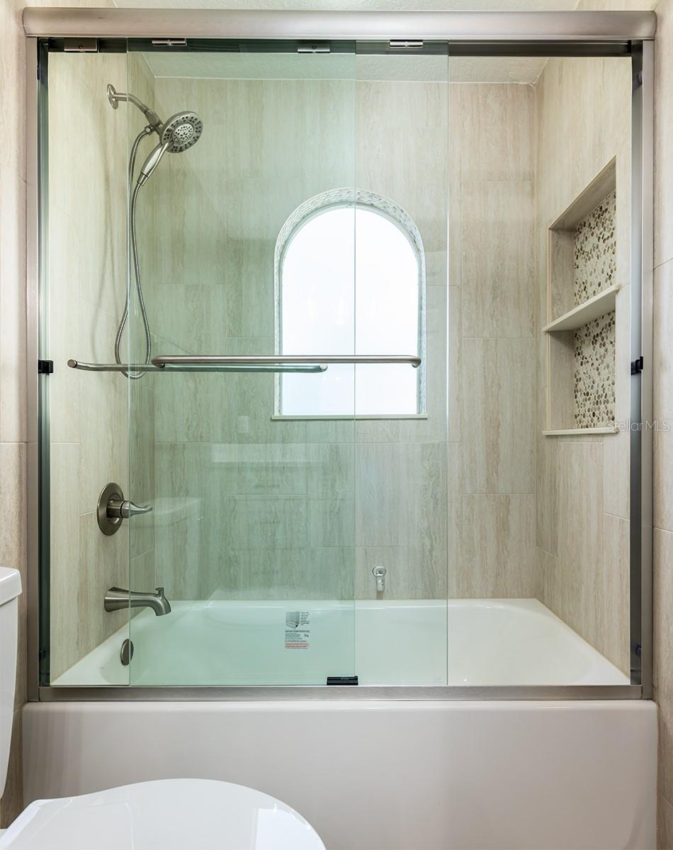 Image 22 of 46 For 11021 Versailles Boulevard