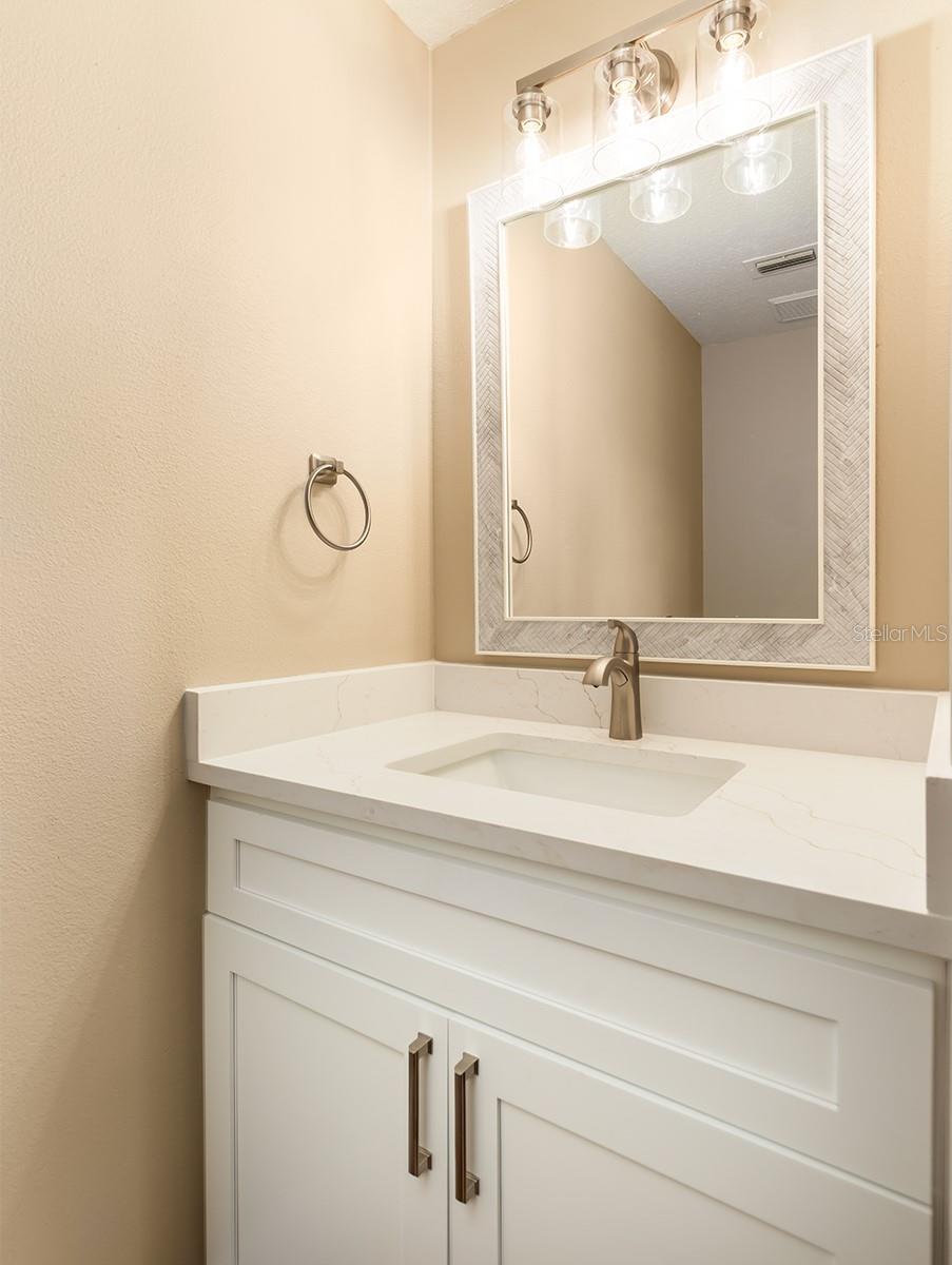 Image 25 of 46 For 11021 Versailles Boulevard