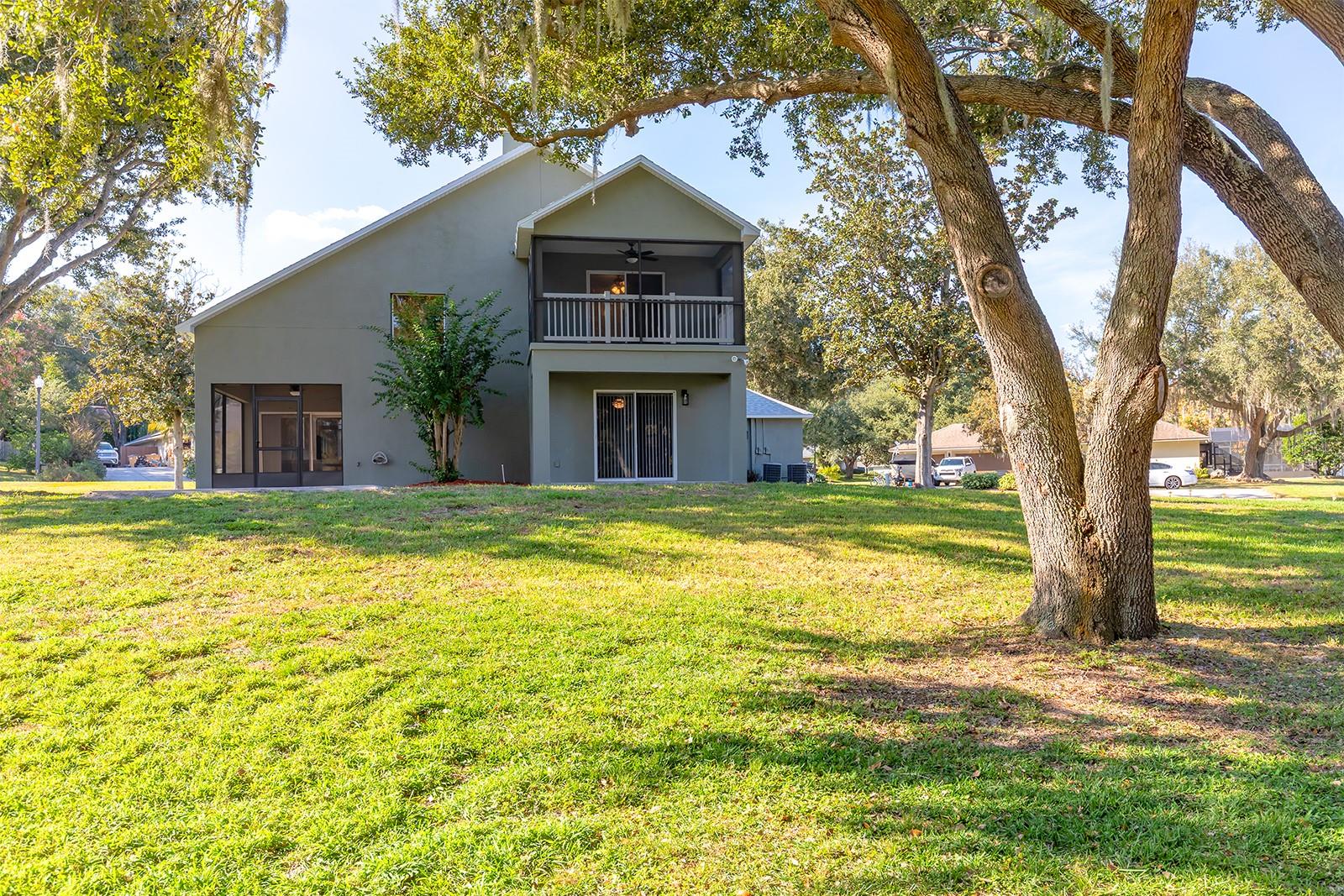 Image 29 of 46 For 11021 Versailles Boulevard