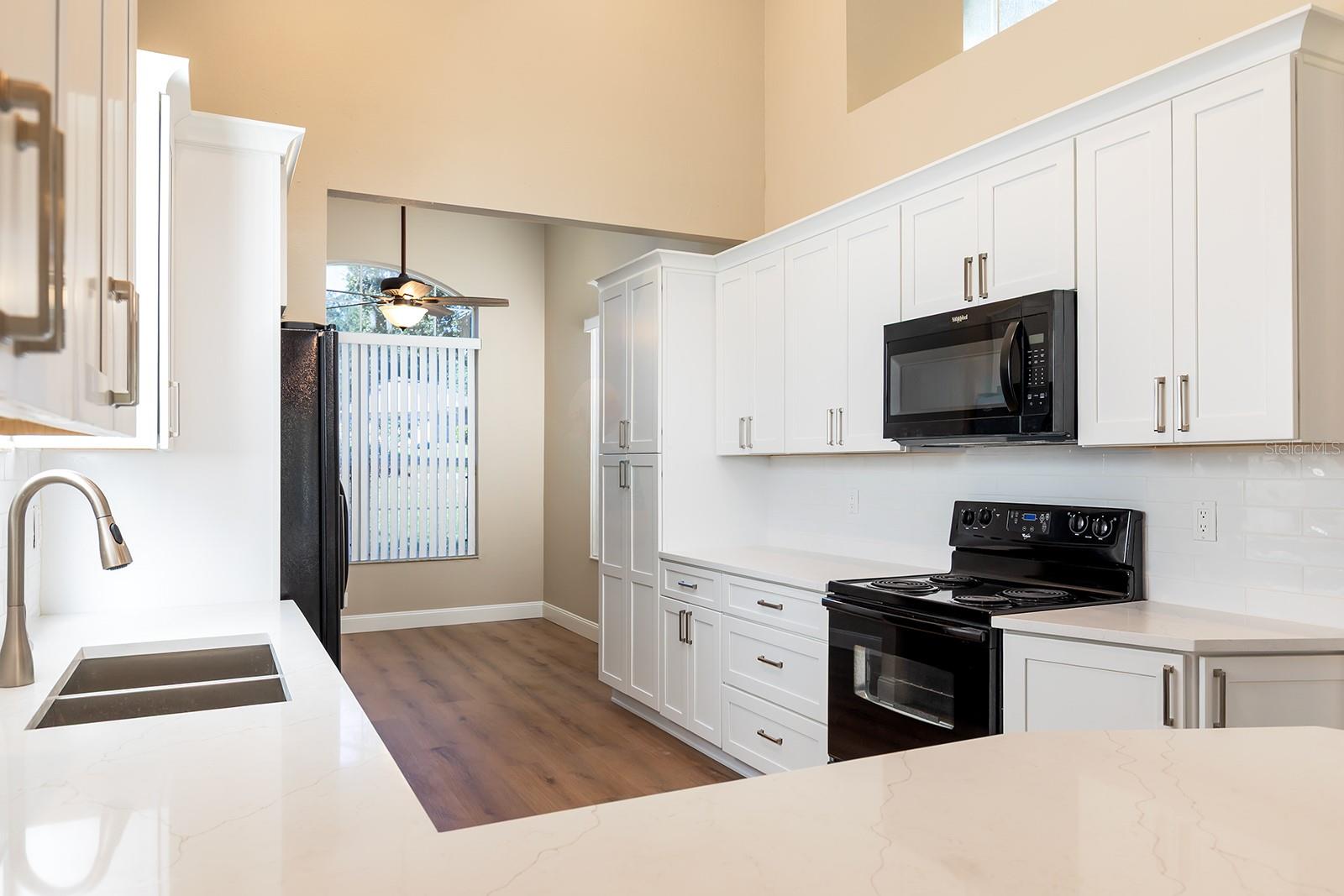 Image 7 of 46 For 11021 Versailles Boulevard