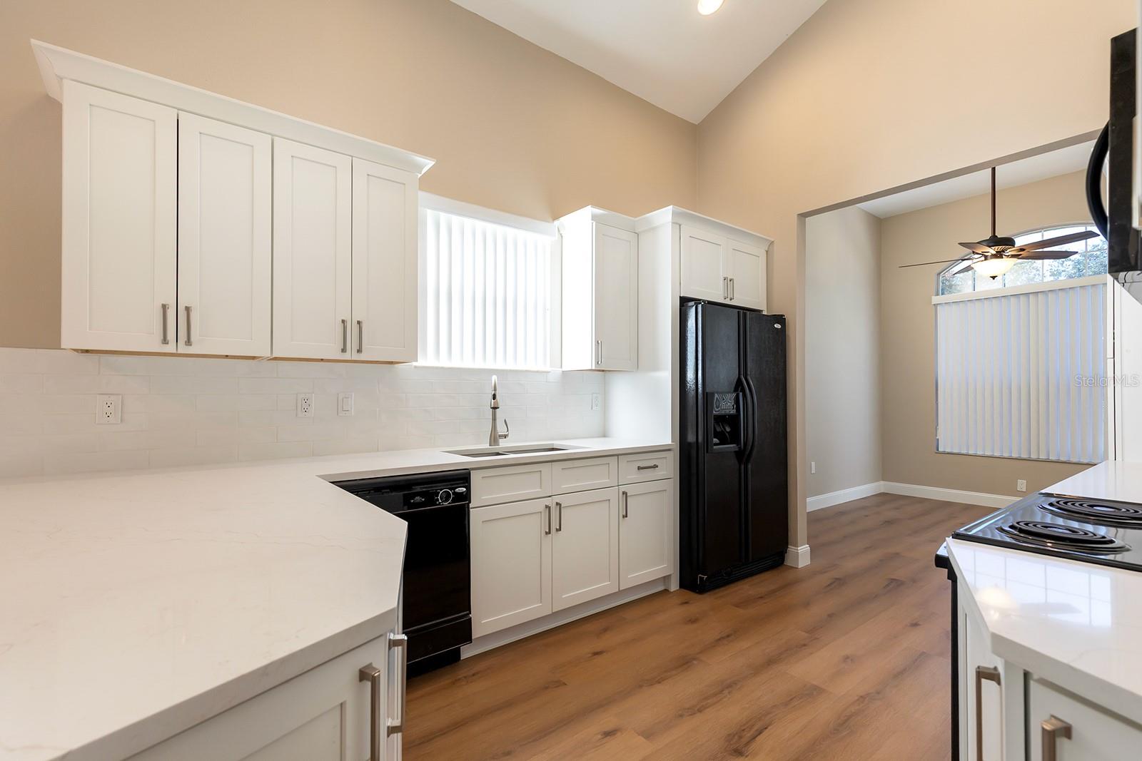 Image 8 of 46 For 11021 Versailles Boulevard