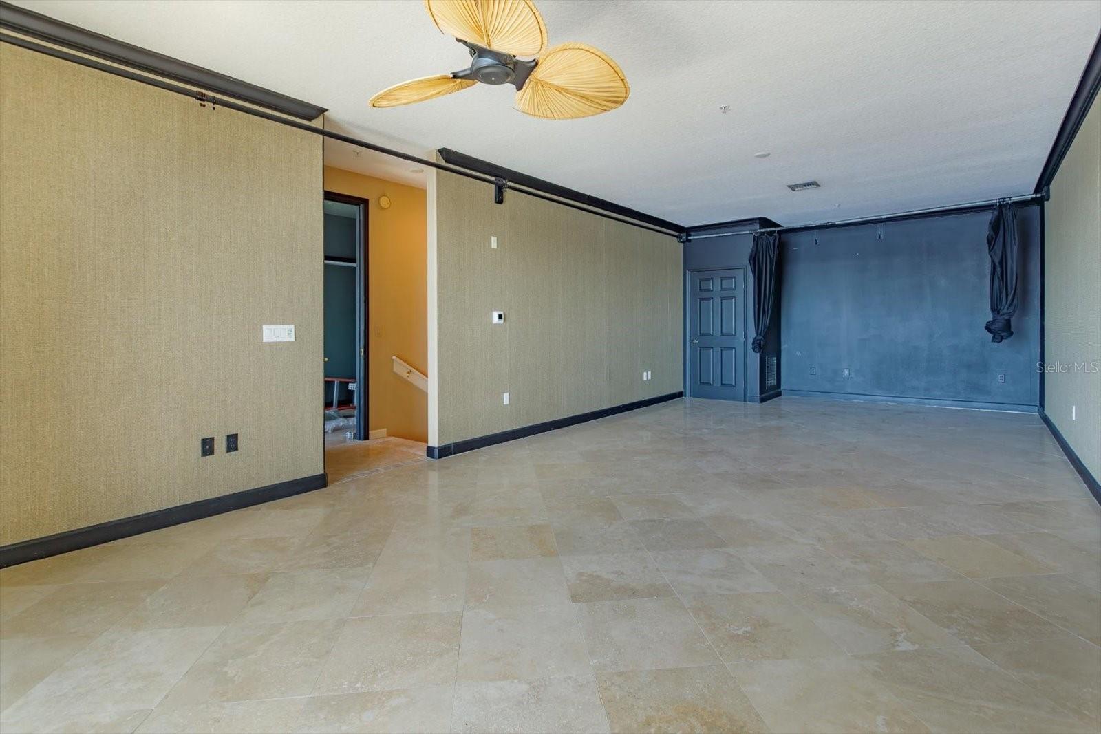 Image 27 of 31 For 8761 The Esplanade  31