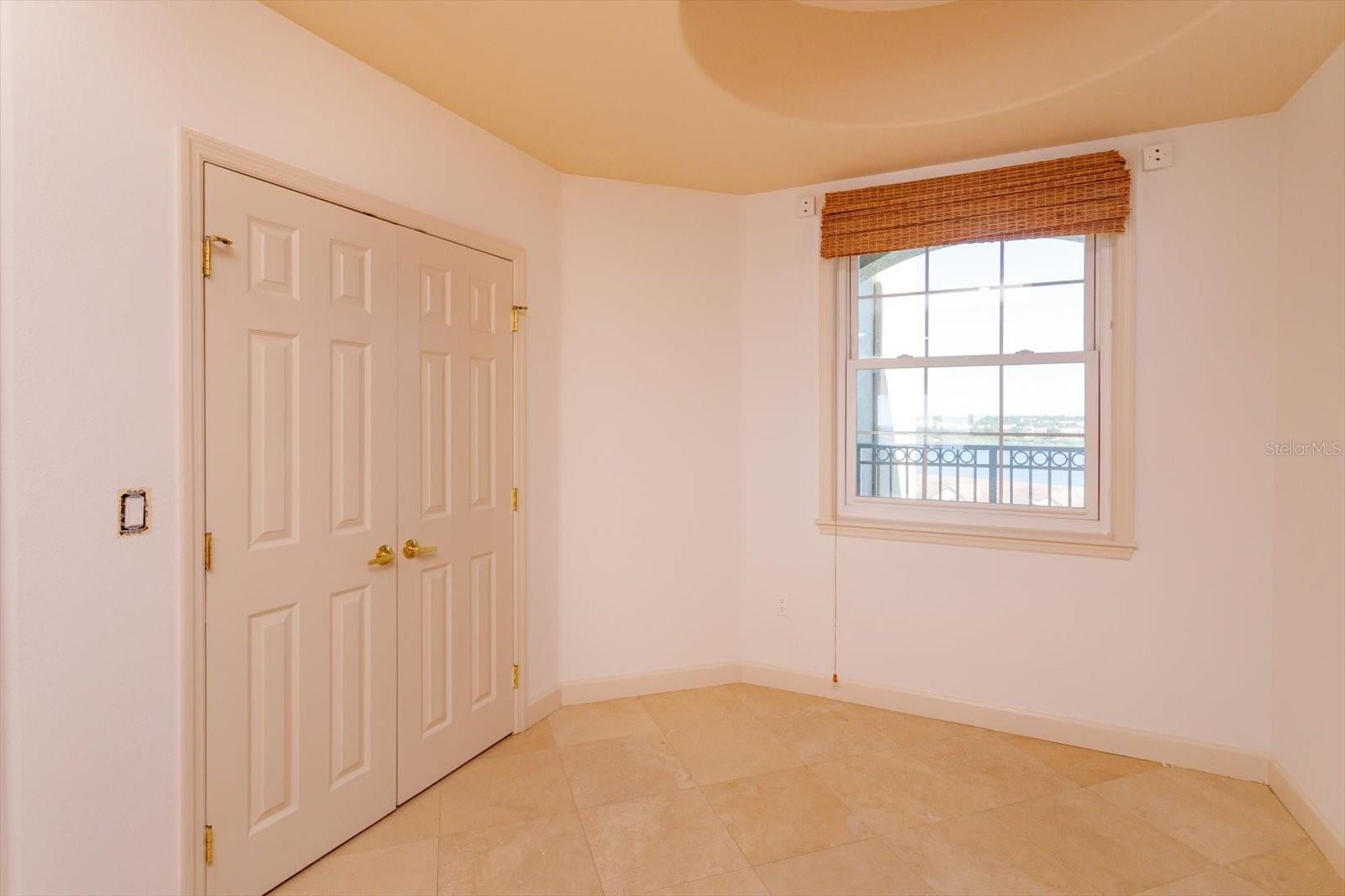 Image 9 of 31 For 8761 The Esplanade  31