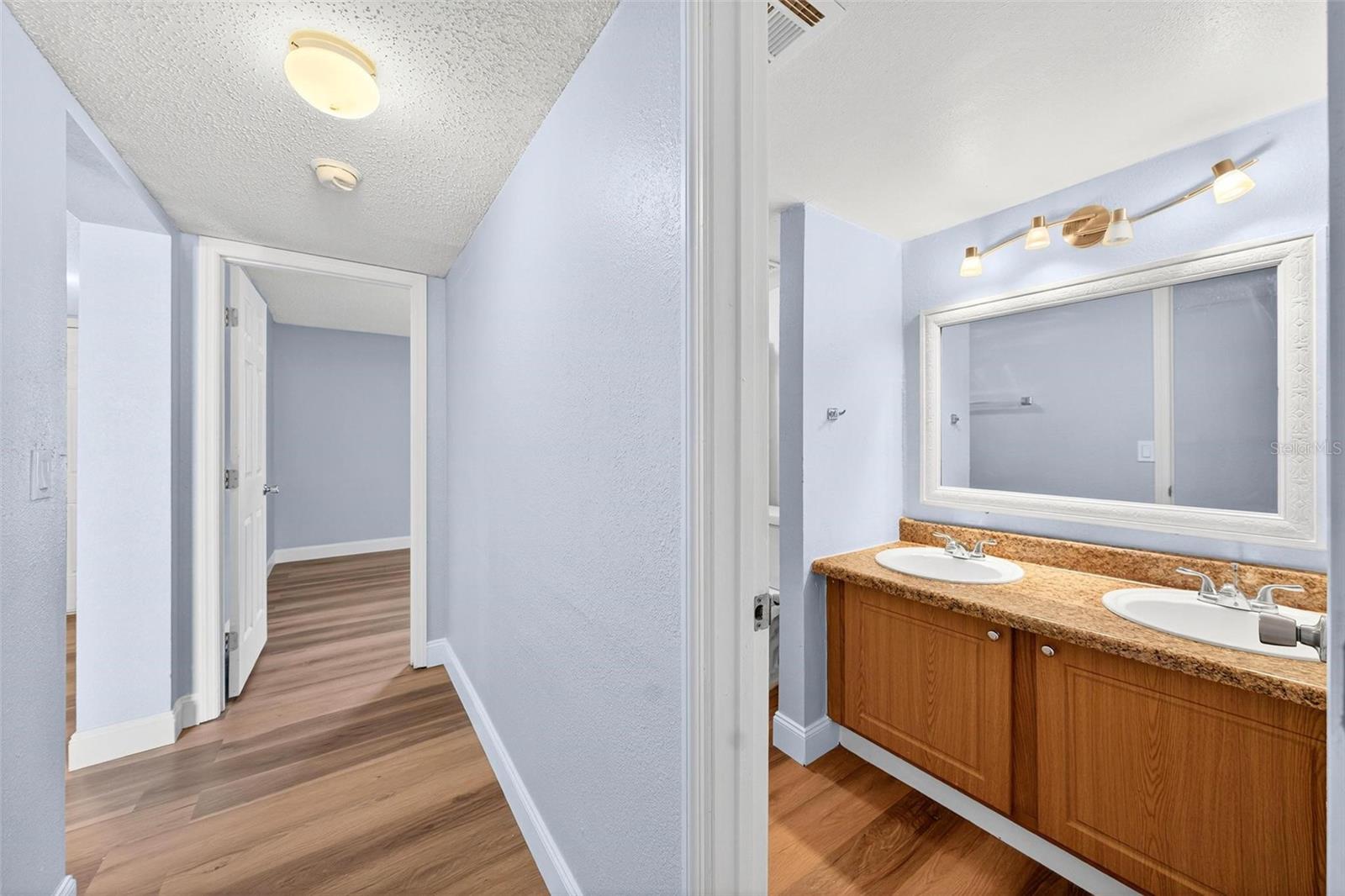 Image 22 of 35 For 4223 Semoran Blvd  1