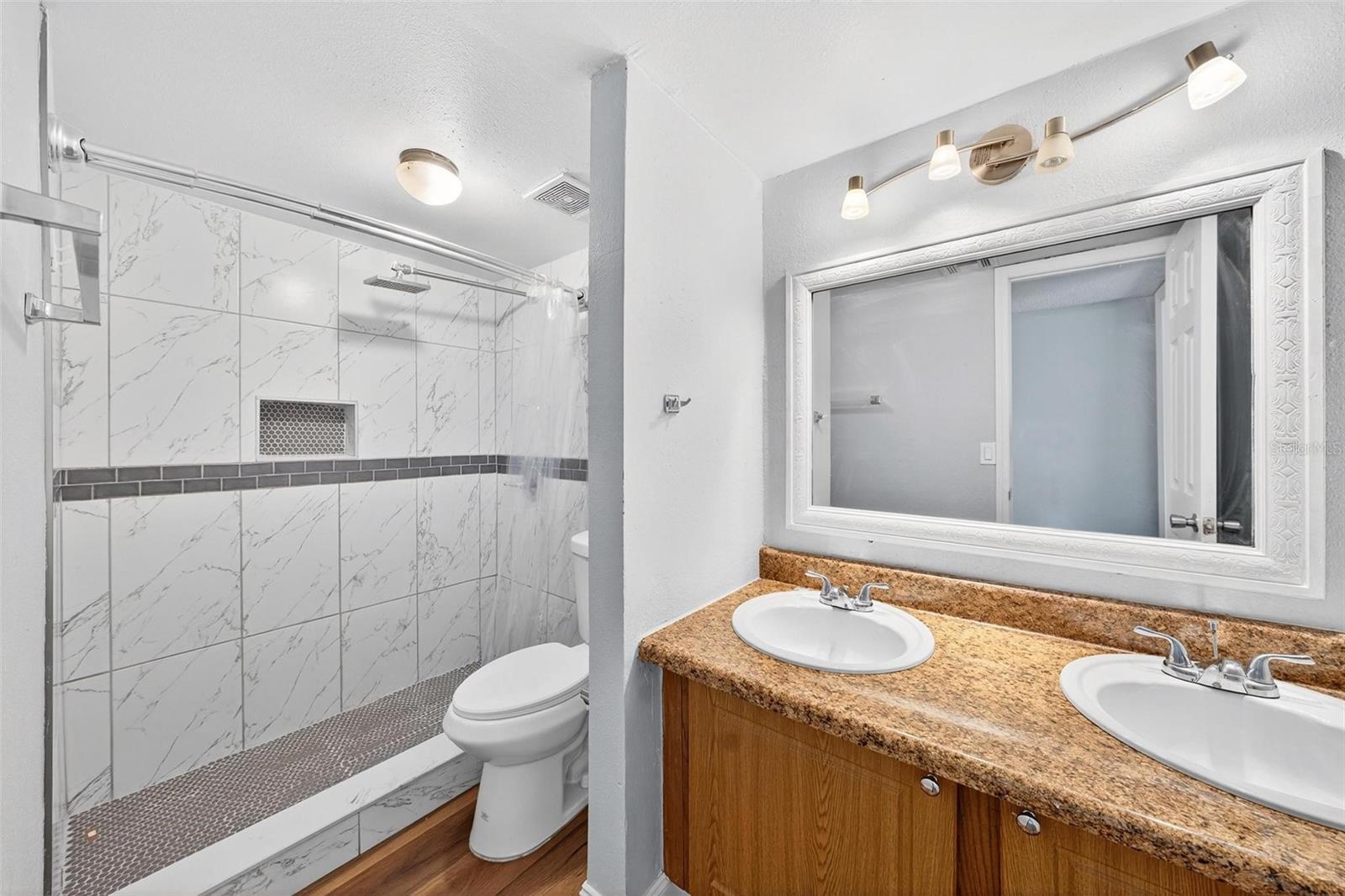 Image 23 of 35 For 4223 Semoran Blvd  1