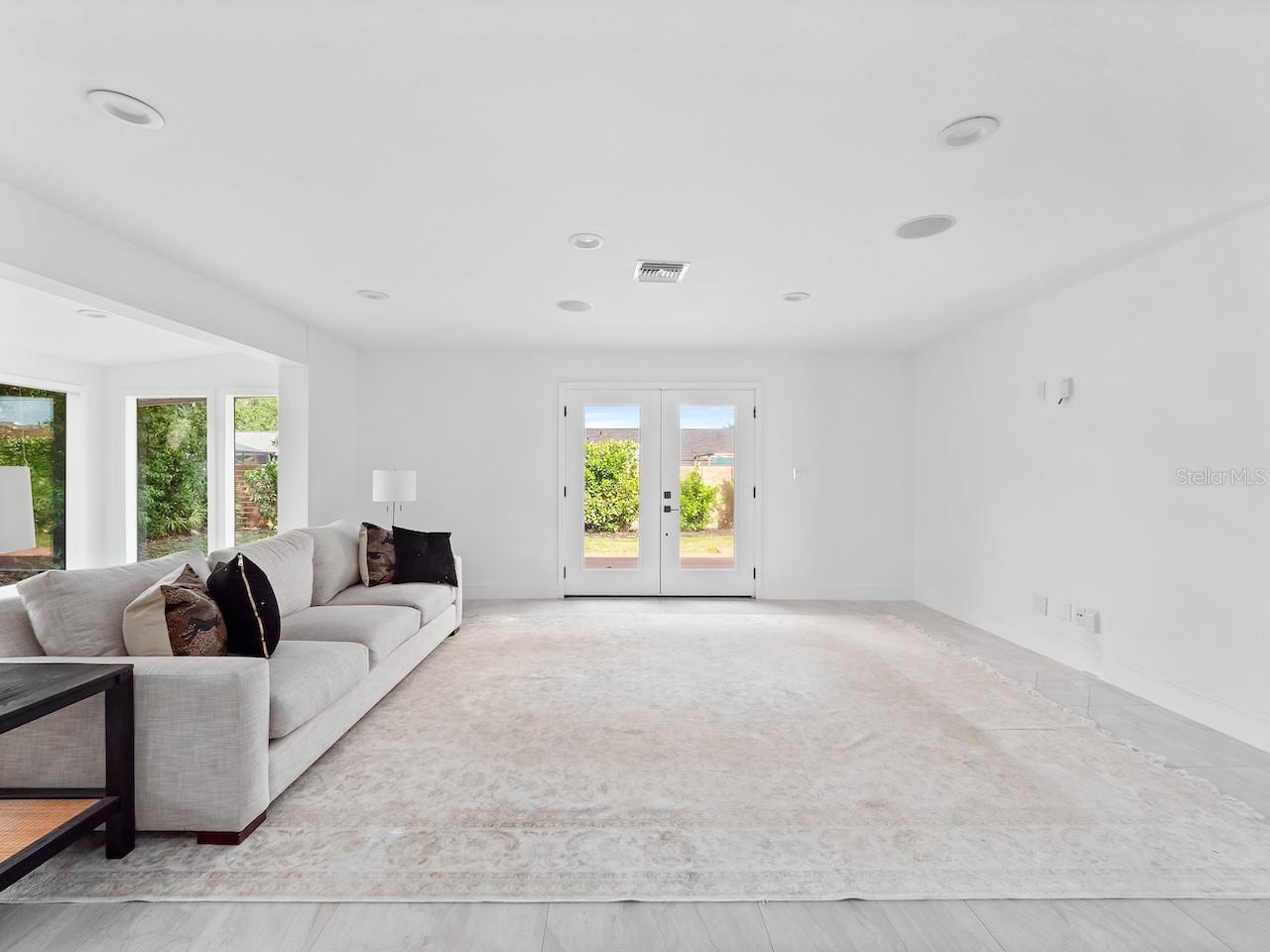 Image 14 of 42 For 5017 Pelleport Avenue