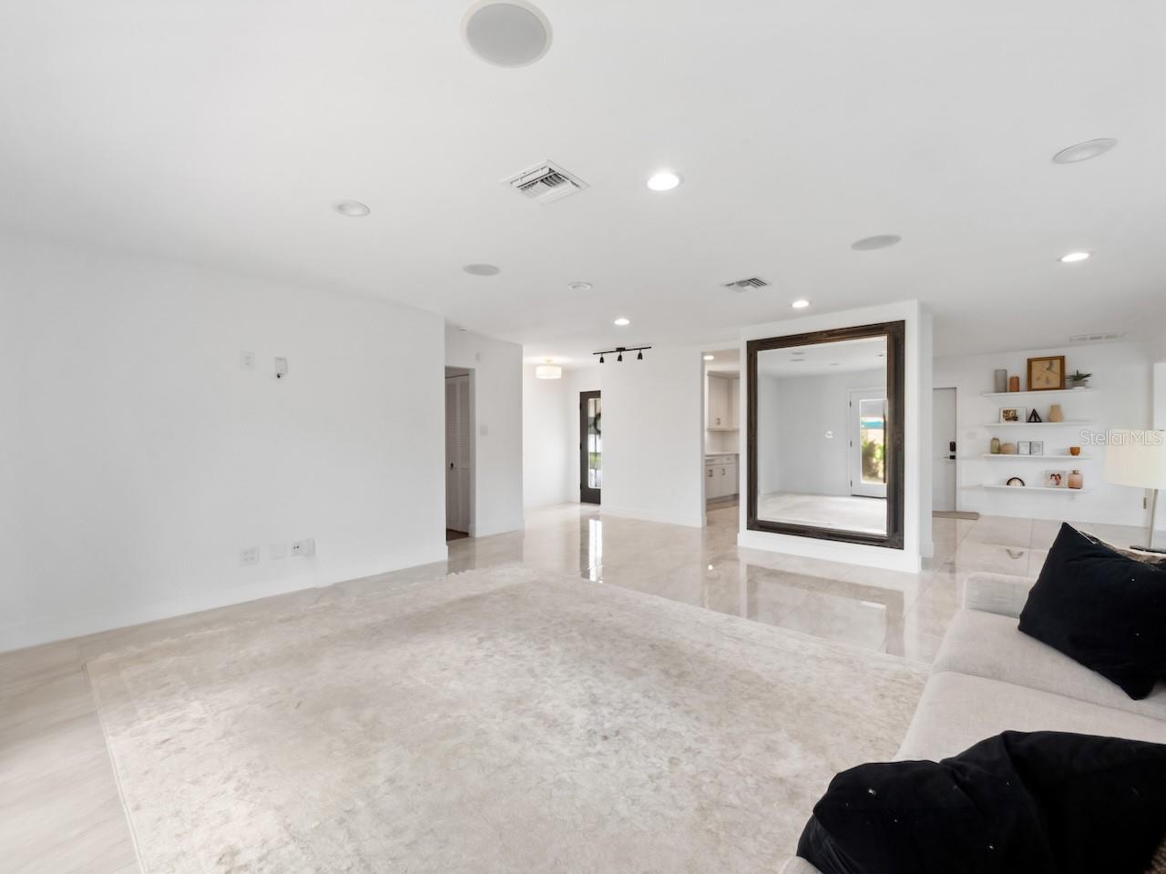 Image 16 of 42 For 5017 Pelleport Avenue