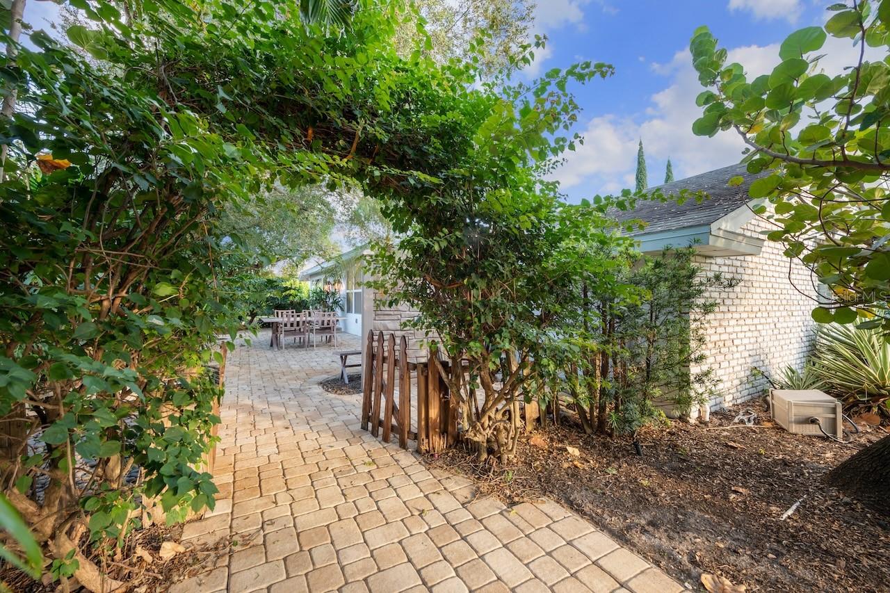 Image 7 of 42 For 5017 Pelleport Avenue