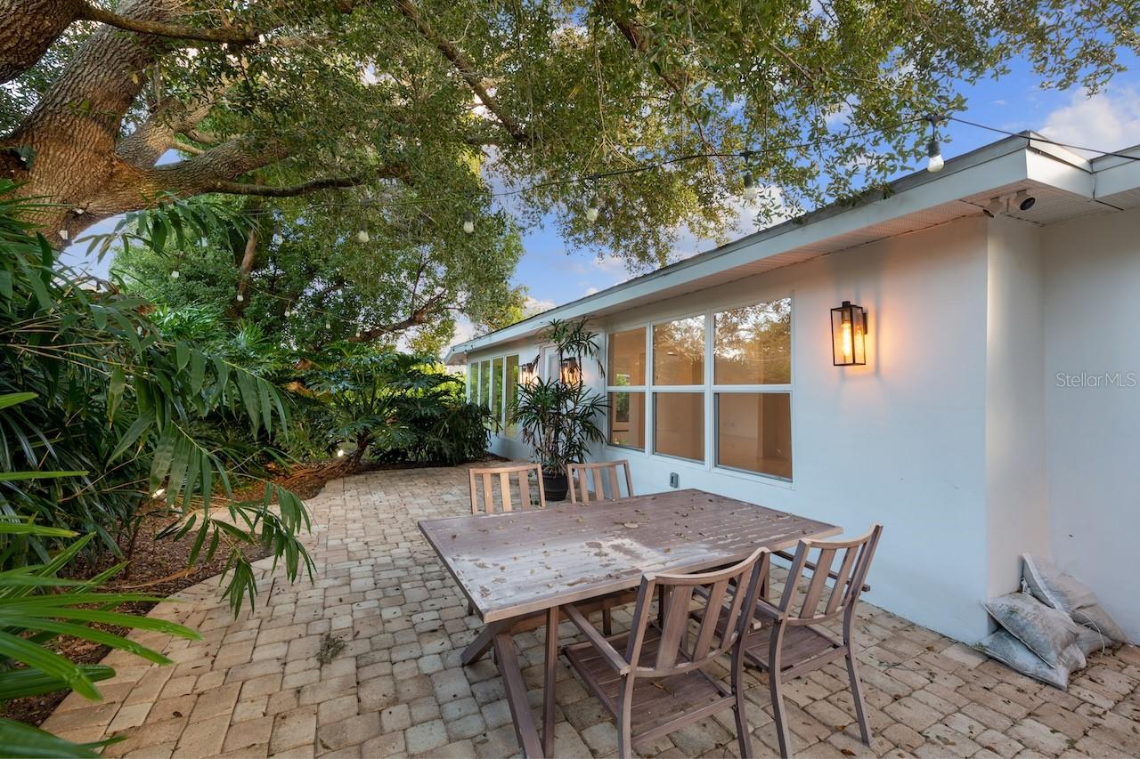 Image 8 of 42 For 5017 Pelleport Avenue