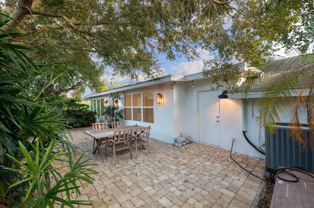 Image 9 of 42 For 5017 Pelleport Avenue