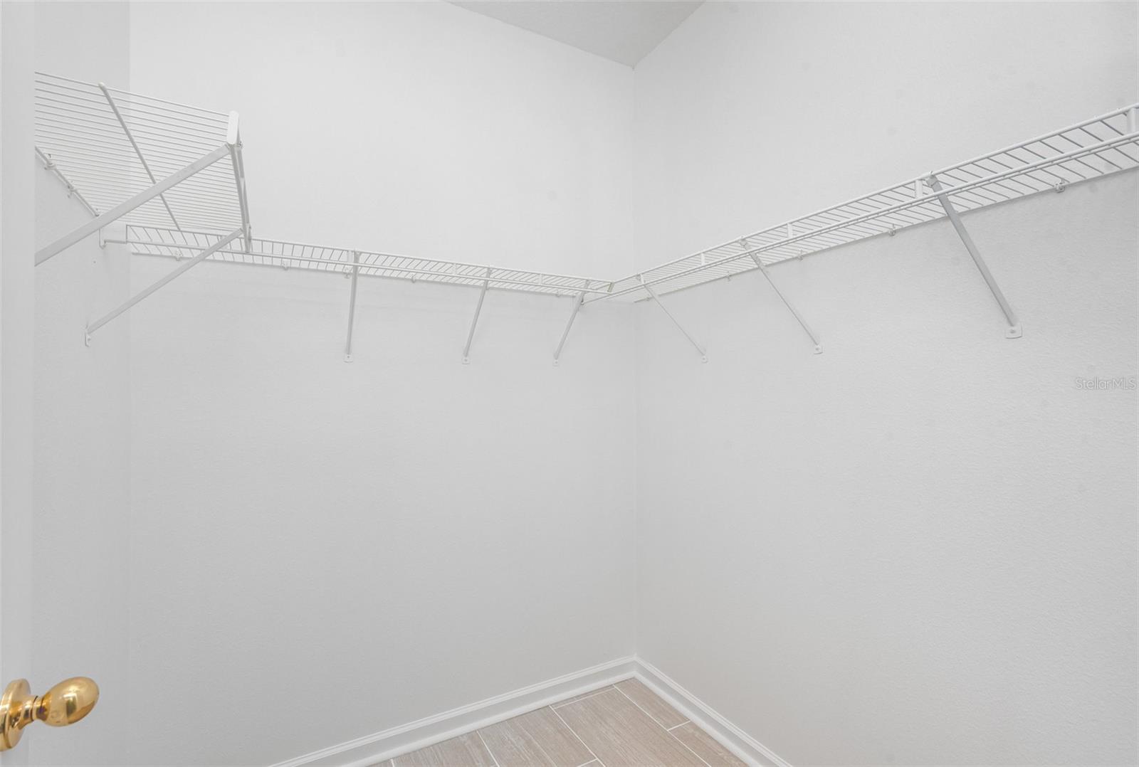 Image 21 of 27 For 409 Ridgeway Boulevard