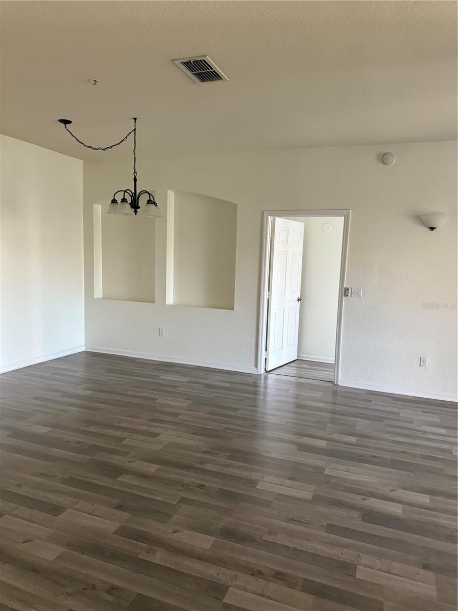 Image 13 of 34 For 3051 Greystone Loop 304