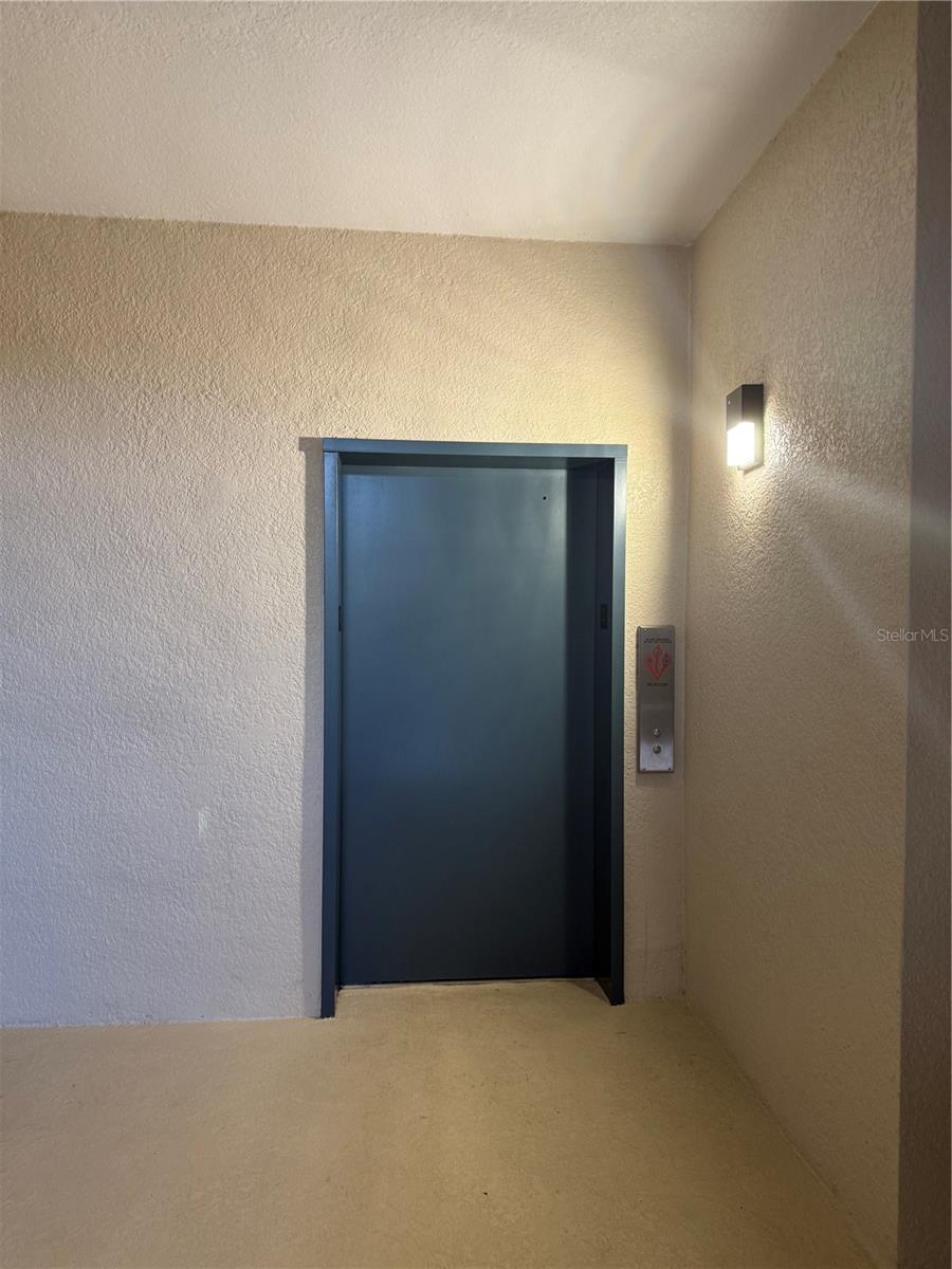 Image 3 of 34 For 3051 Greystone Loop 304