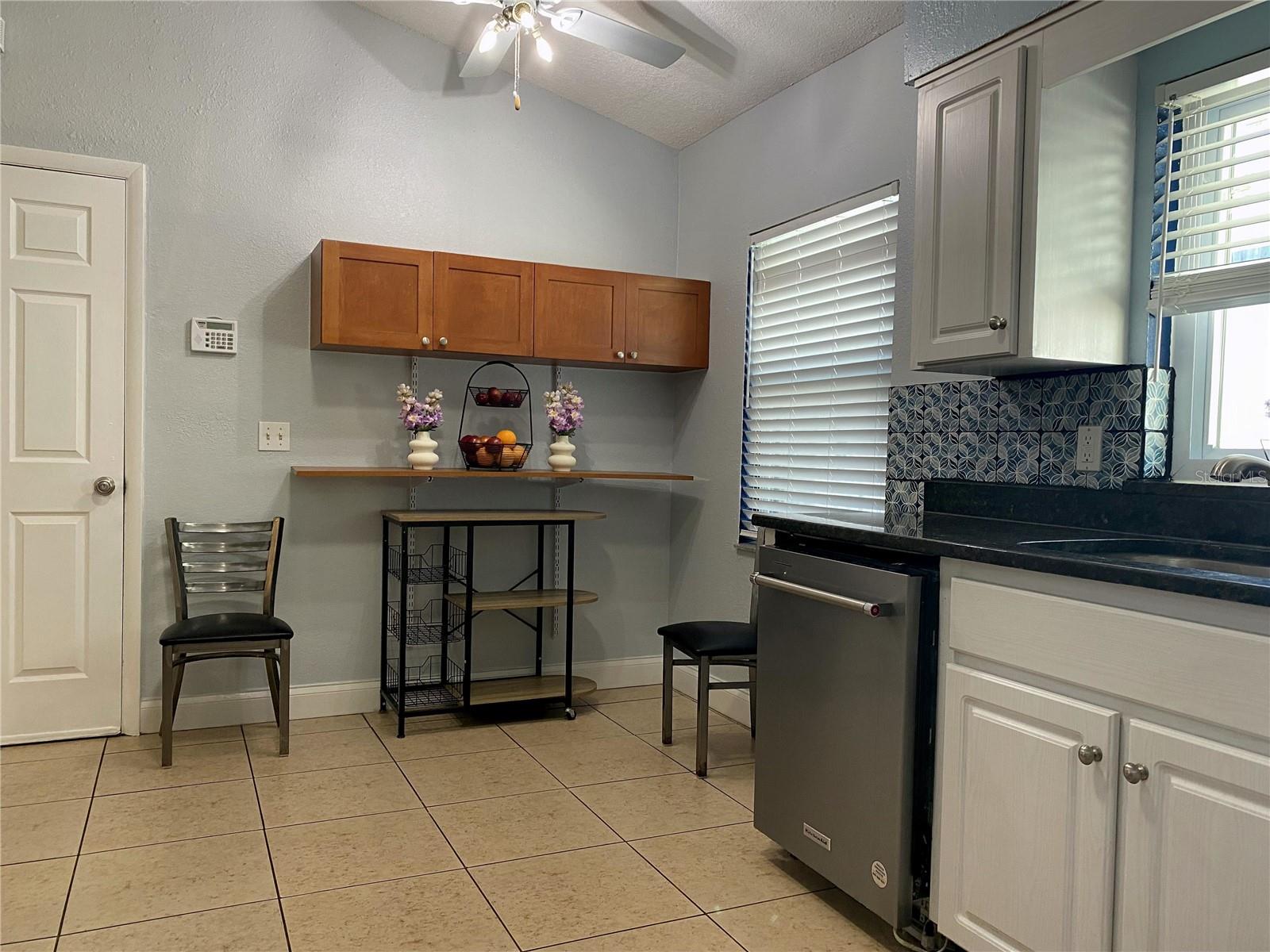 Image 10 of 34 For 1020 Vernon Loop