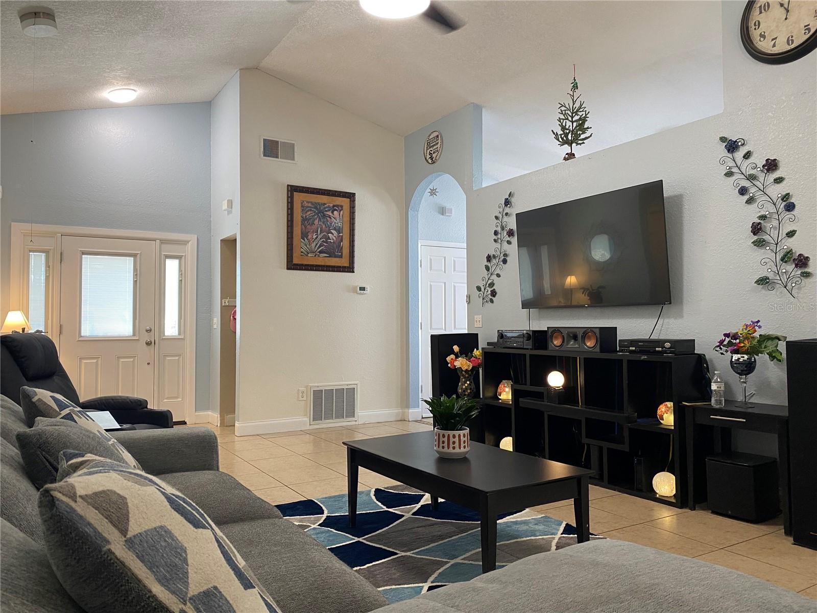 Image 4 of 34 For 1020 Vernon Loop