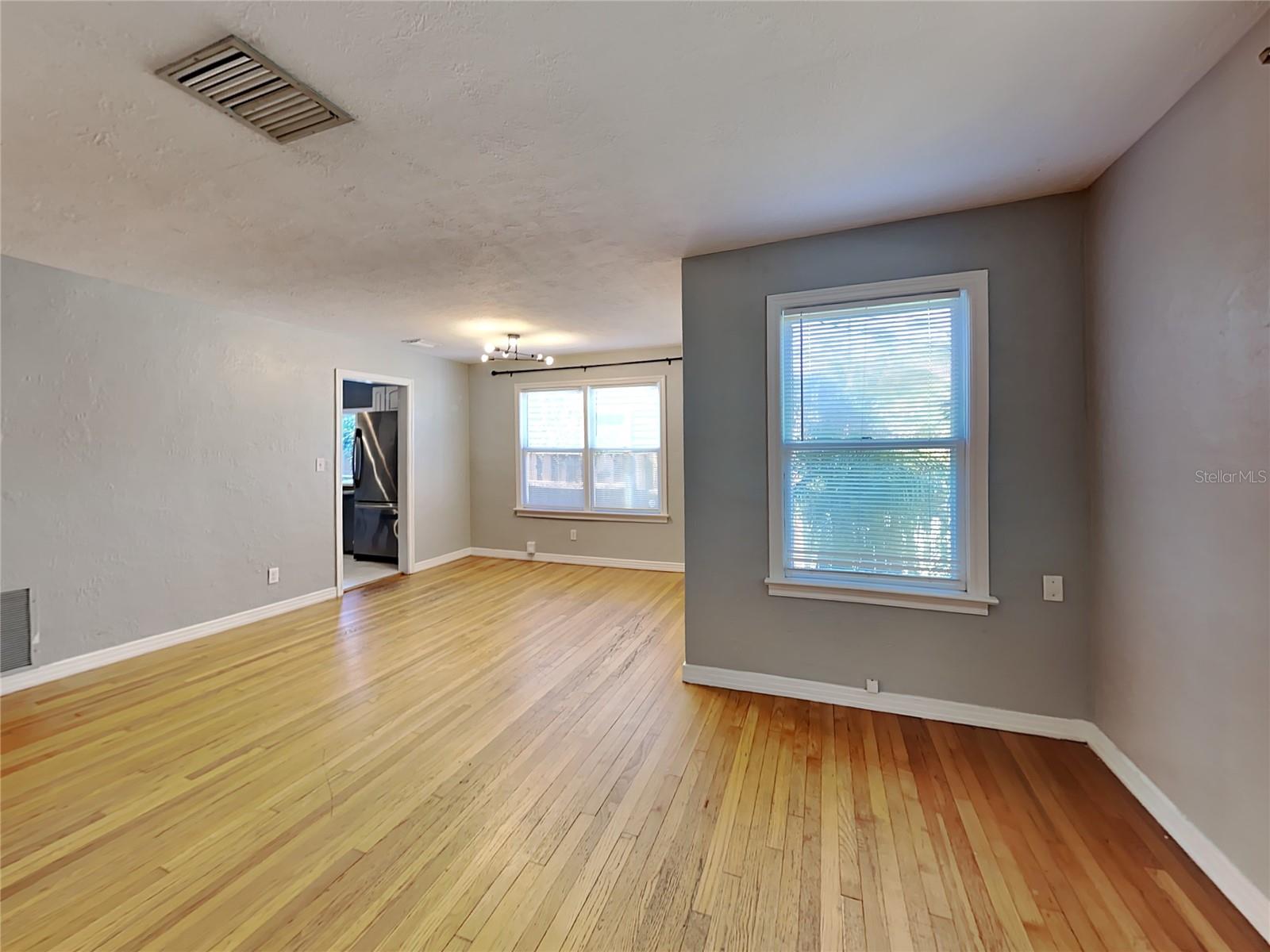 Image 3 of 15 For 1426 Amelia Street