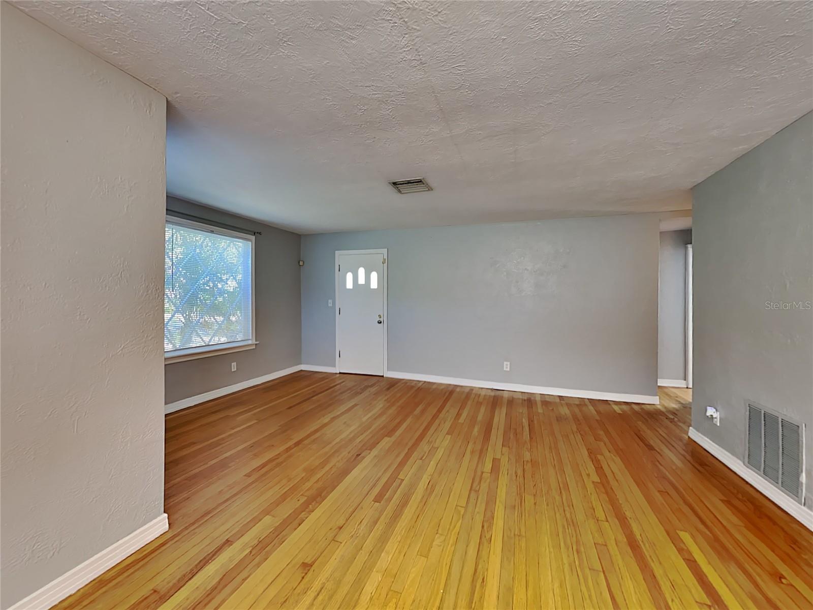 Image 4 of 15 For 1426 Amelia Street