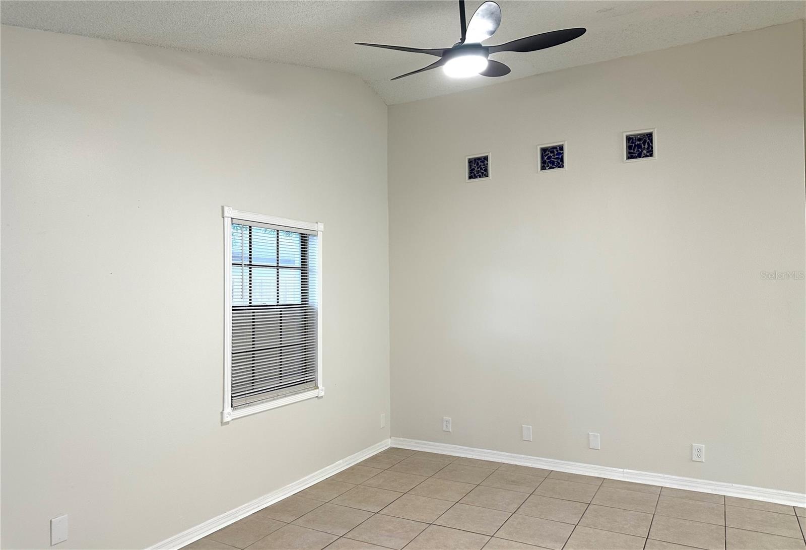 Image 5 of 25 For 4582 Heritage Oak Drive